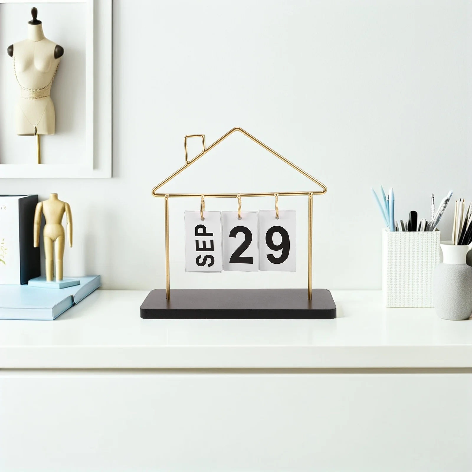 

Creative Desk Calendar 2025 Perpetual Flip Metal Frame Office Home Decoration Stand Compact Reusable Daily Organizer Simple