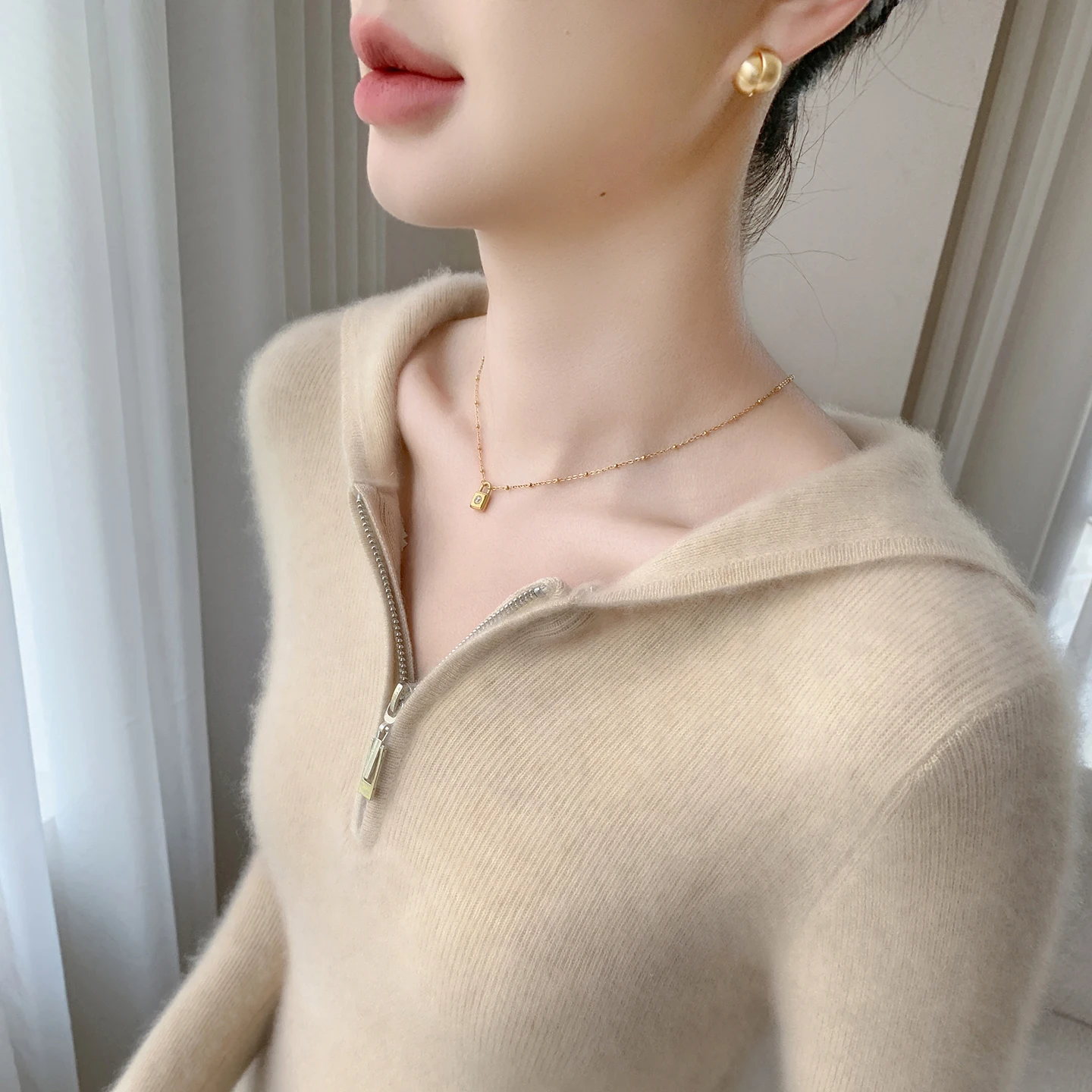 بلوفر نسائي 100% من الكشمير الخالص بنصف سحاب مفتوح سترة محبوكة بلون سادة غير رسمية بقصة ضيقة وياقة بقلنسوة سترة دافئة