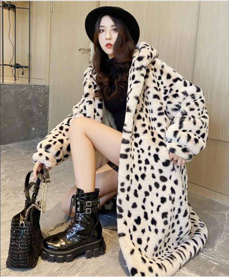 Cappotto da donna con stampa leopardata di media lunghezza imitazione pelliccia di coniglio inverno caldo allentato sopra il ginocchio cappotto di