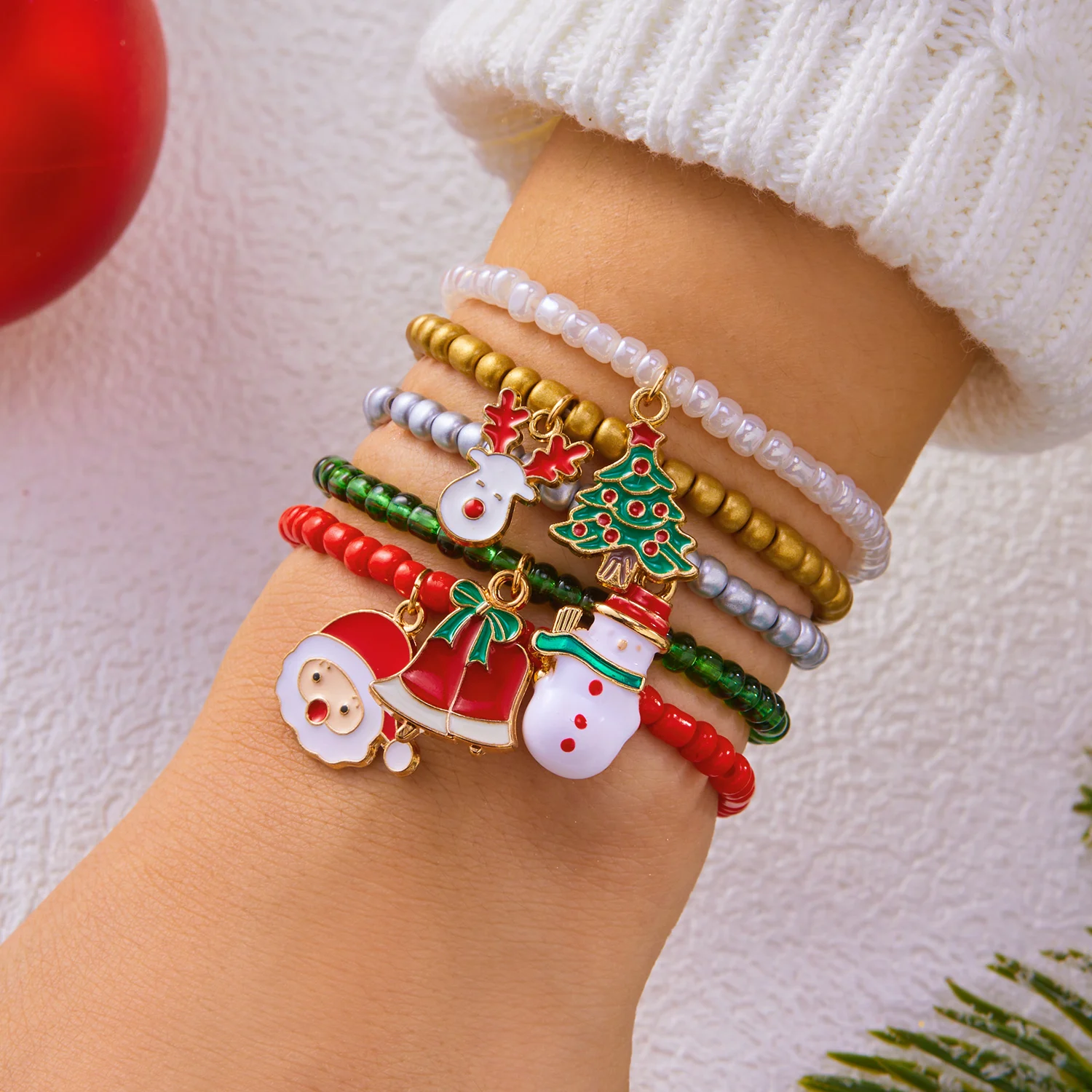 

5Pcs/Set Christmas Beaded Bracelets for Women Girl Santa Claus Snowman Pendant Handmade Woven Bangle Festival Party Jewelry Gift