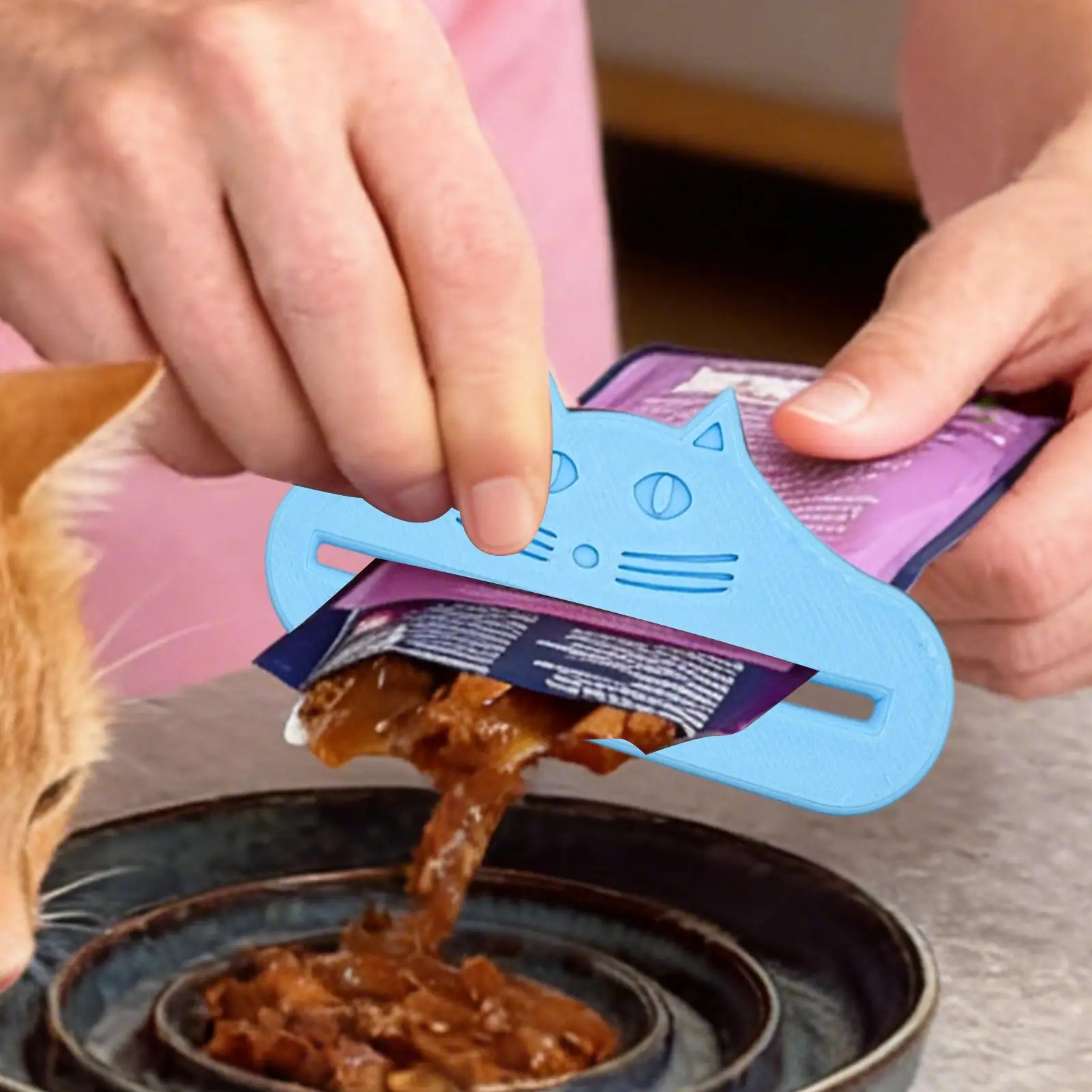 1Pc Cat Snack Squeezing Tool Cute Cat Head Snack Squeezer MessFree Treat Dispenser For Cat Food Bags Meat Sauce Bag Extruder