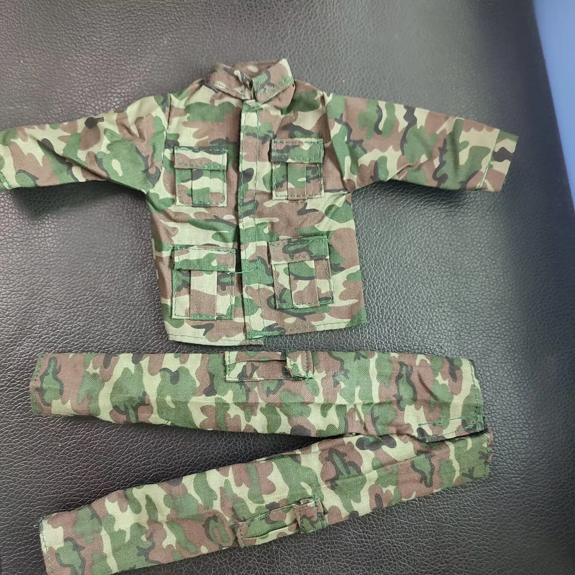 Zestaw munduru wojskowego Royal Marines w skali 1:6, kamuflaż dżunglowy, płaszcz i spodnie dla figurki akcji 12-calowej.