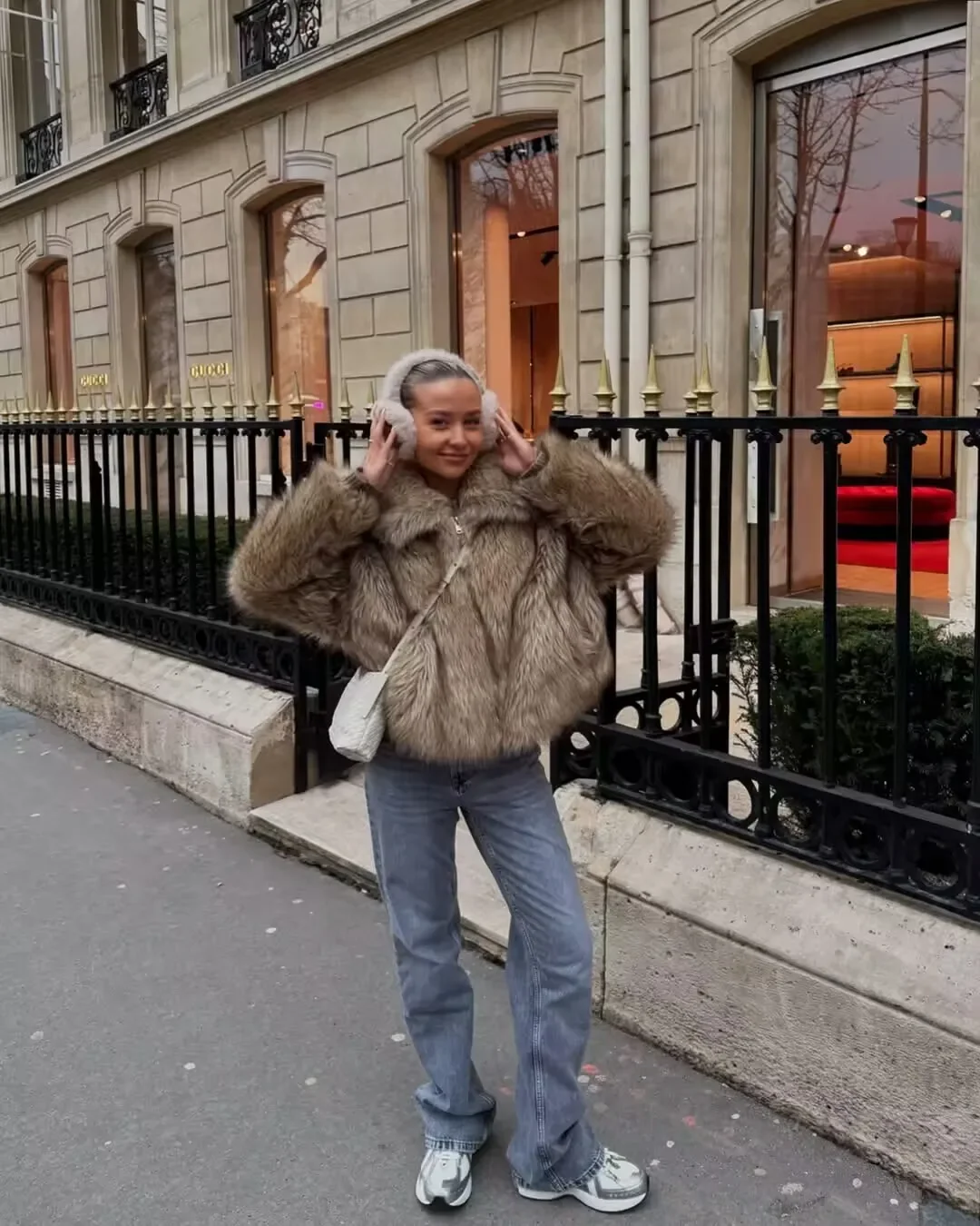 

Female Fashion Thicken Fluffy Fox Luxury Outerwear Clothes 2025 Winter Faux Fur Coats Women Chic Street Gradient Warm Fur Coat