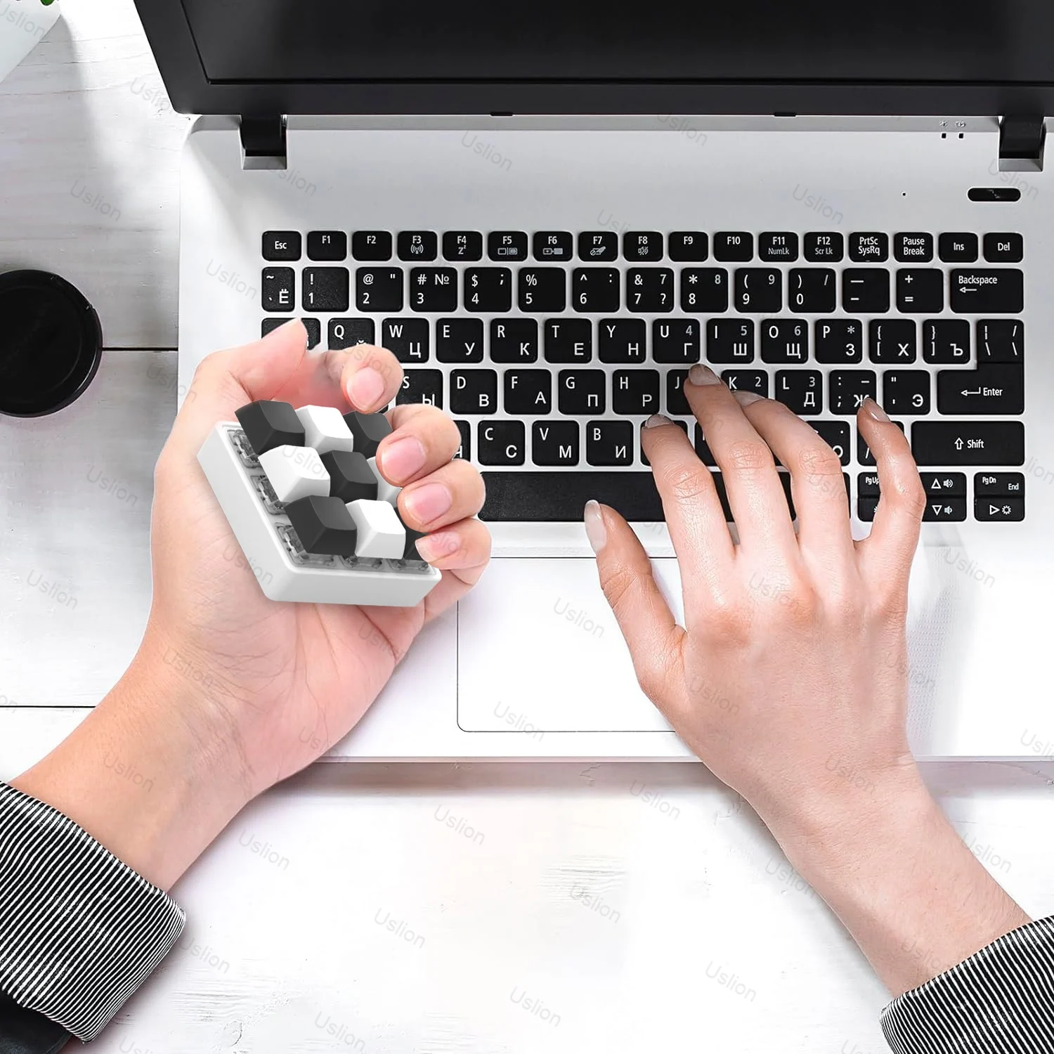 9-Key Keyboard Fidget Keychain 4