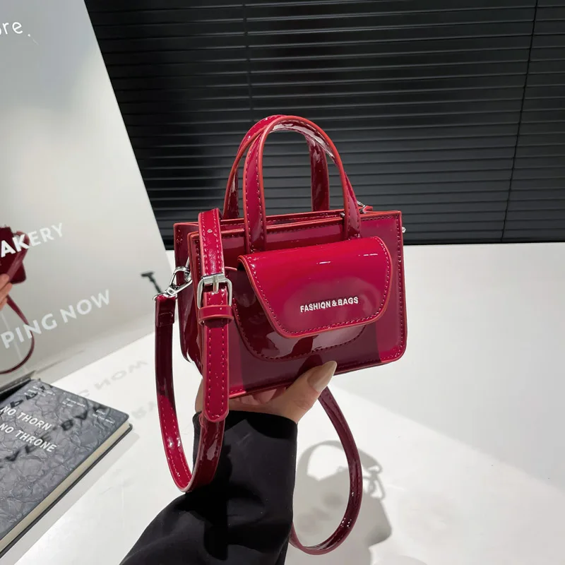 Top Handle Patent Bag - Bolsa Mini de Couro Sintético para