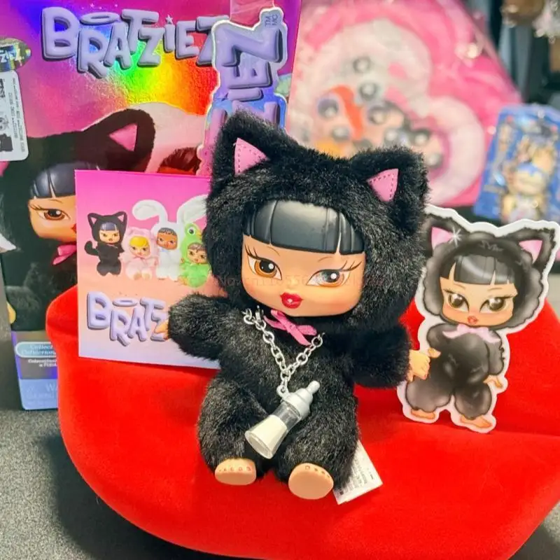 Miniverse Bratz Iconz Dolls Series Colgante de Peluche, Caja Sorpresa, Adorno para Bolso, Llavero, Adorno de Muñeca Adorable, Coleccionable, Regalos de Cumpleaños