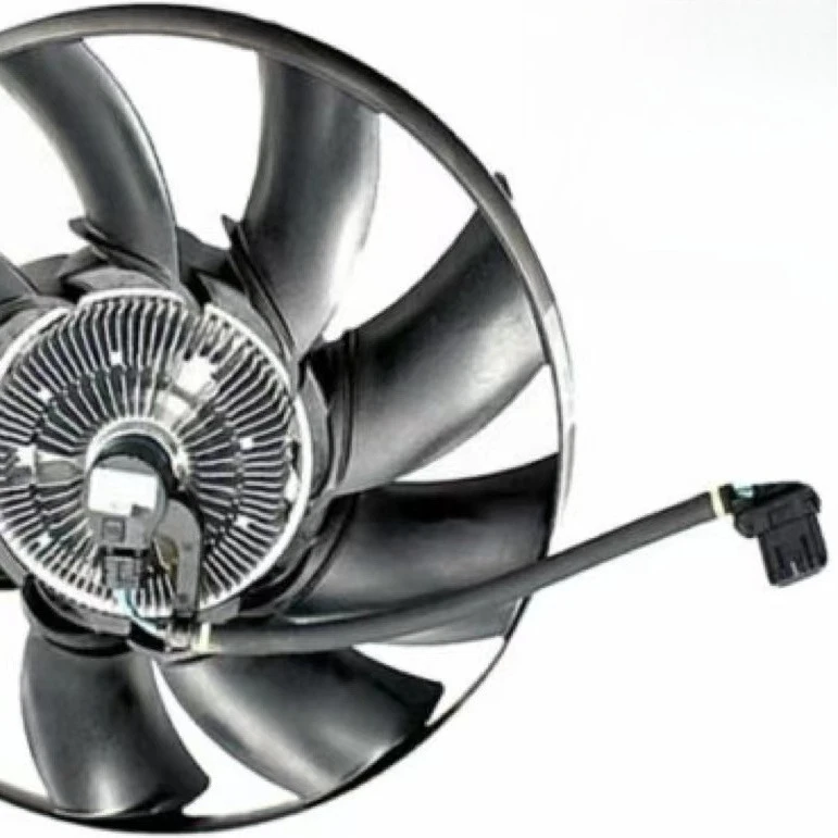 Внутри муфты вентилятора охлаждения радиатора автомобиля 2002-2012 гг.