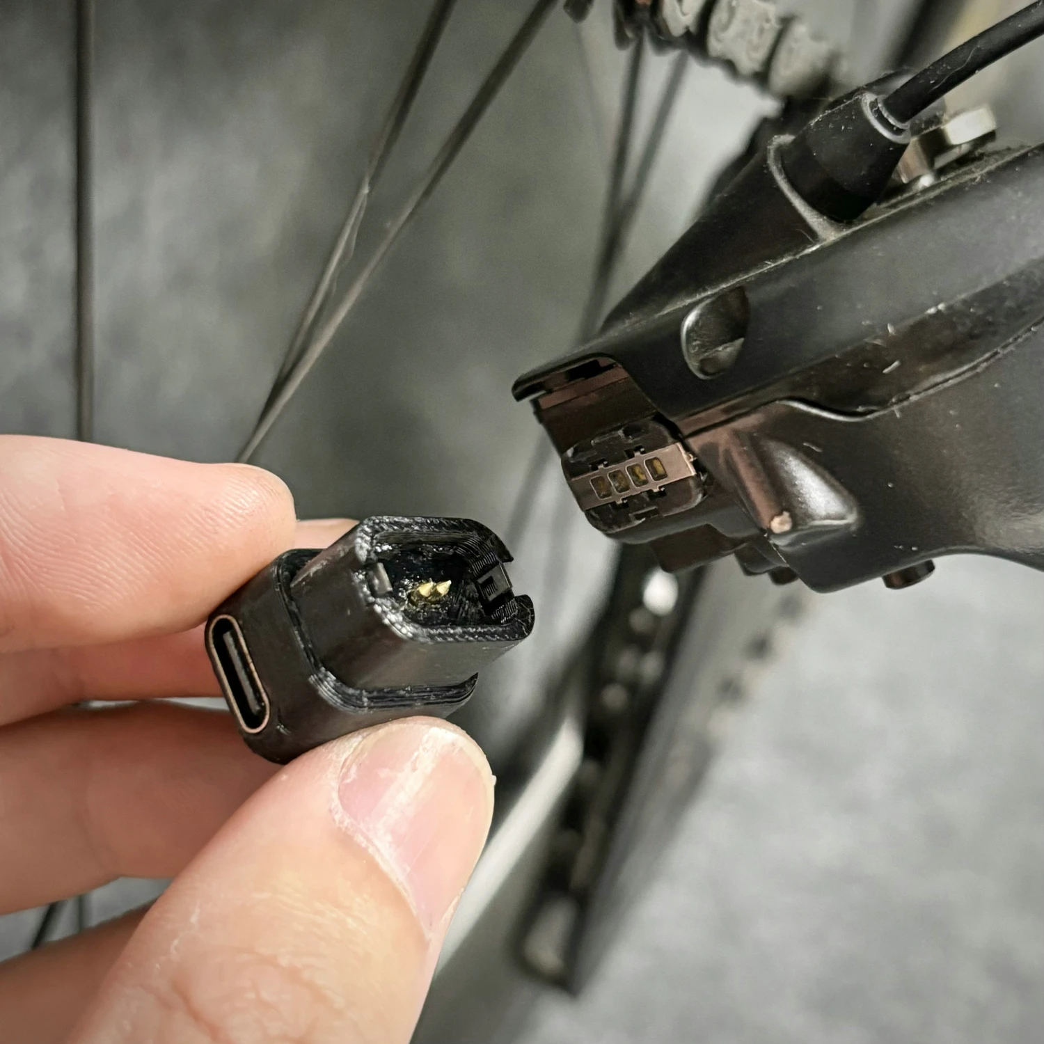 

Подходит для 12-скоростного зарядного устройства Shimano di2, электронного адаптера с регулируемой скоростью 105, электрического кабеля для зарядки аккумулятора с регулируемой скоростью 105, головка адаптера