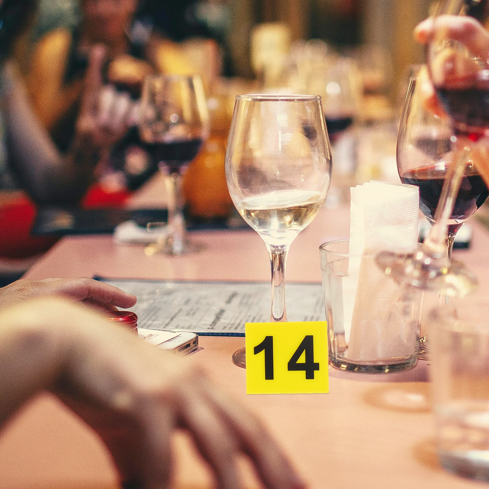 

20 Pcs Acrylic Number Plate Table Marking Signs Double Sided V Shape Seat Tags 5.5x6.3cm Yellow Black Restaurant Party Wedding