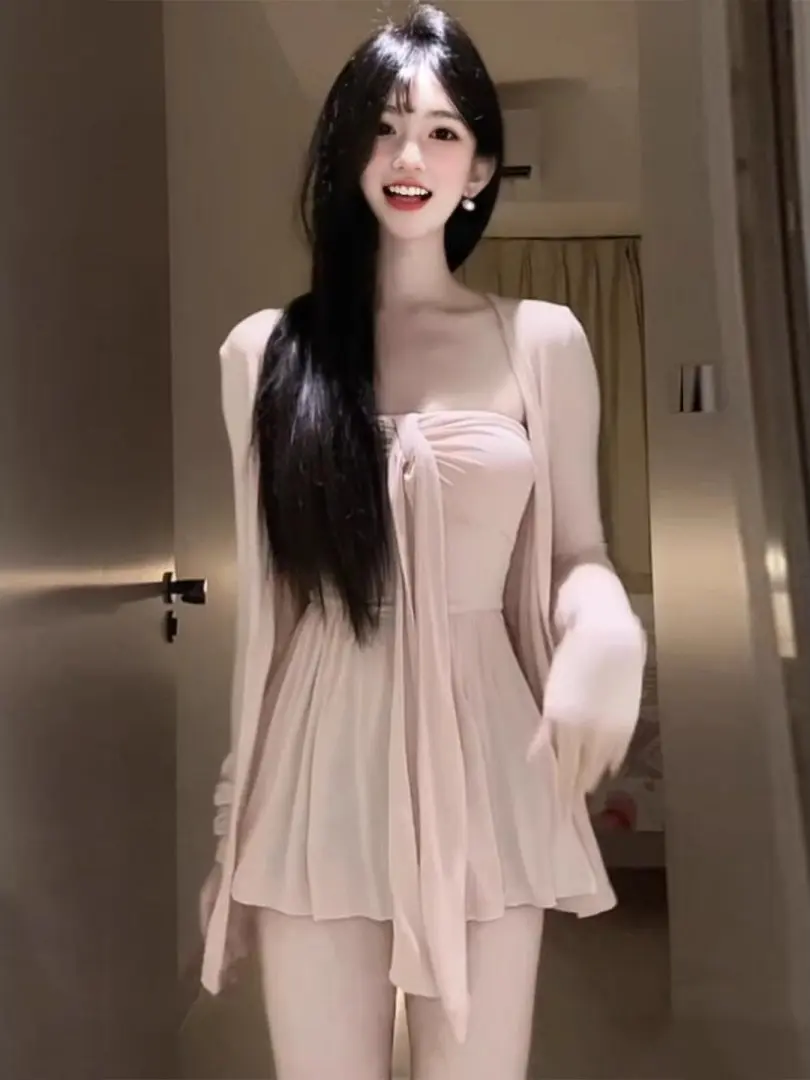 

Комплект из двух предметов Pure Desire: модный розовый топ без бретелек и кардиган с длинными рукавами для ранней весны