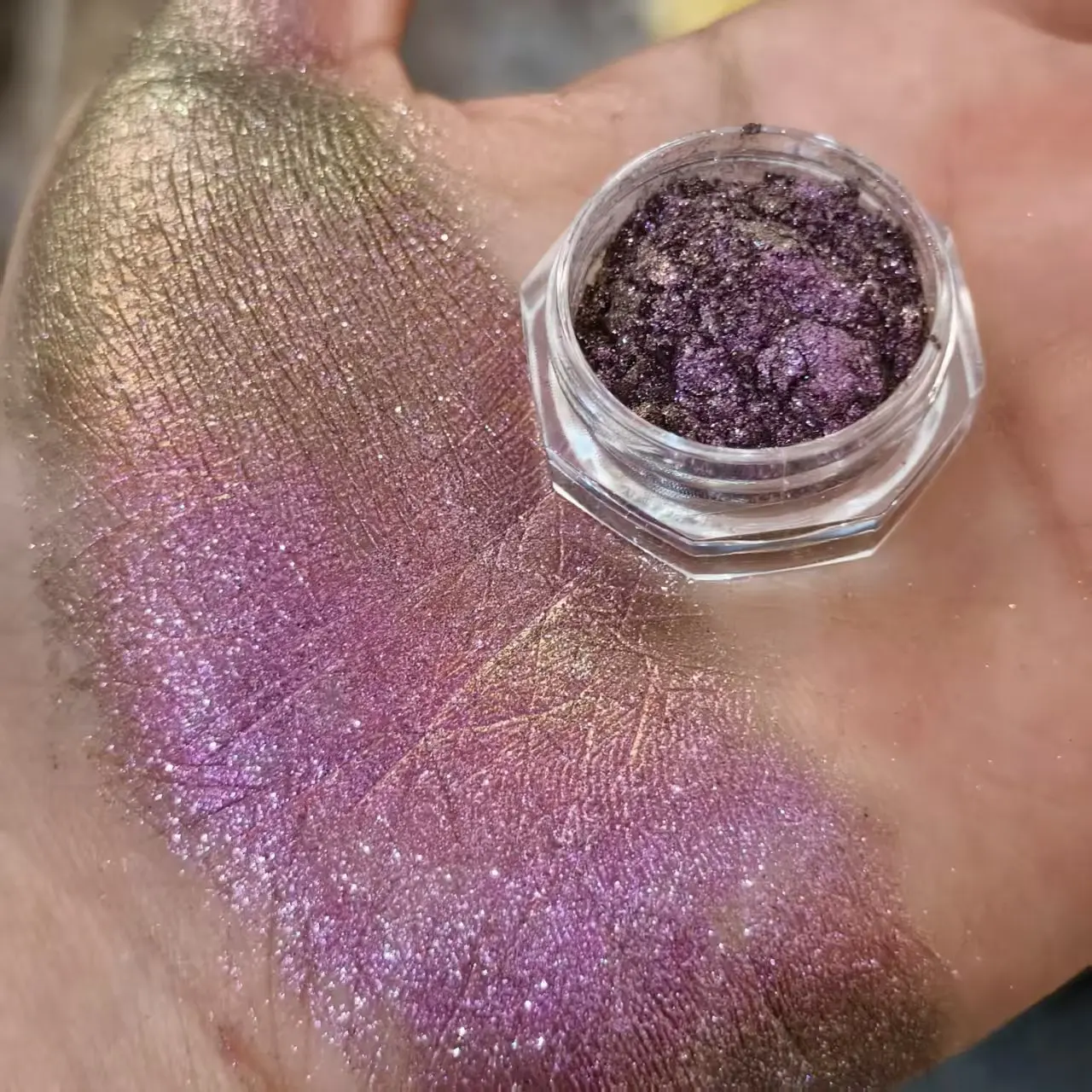 Aufhellender Glitzer, hochglänzender Körperglitzer, Augenglitter, geeignet für Frauen, Feiertagszubehör