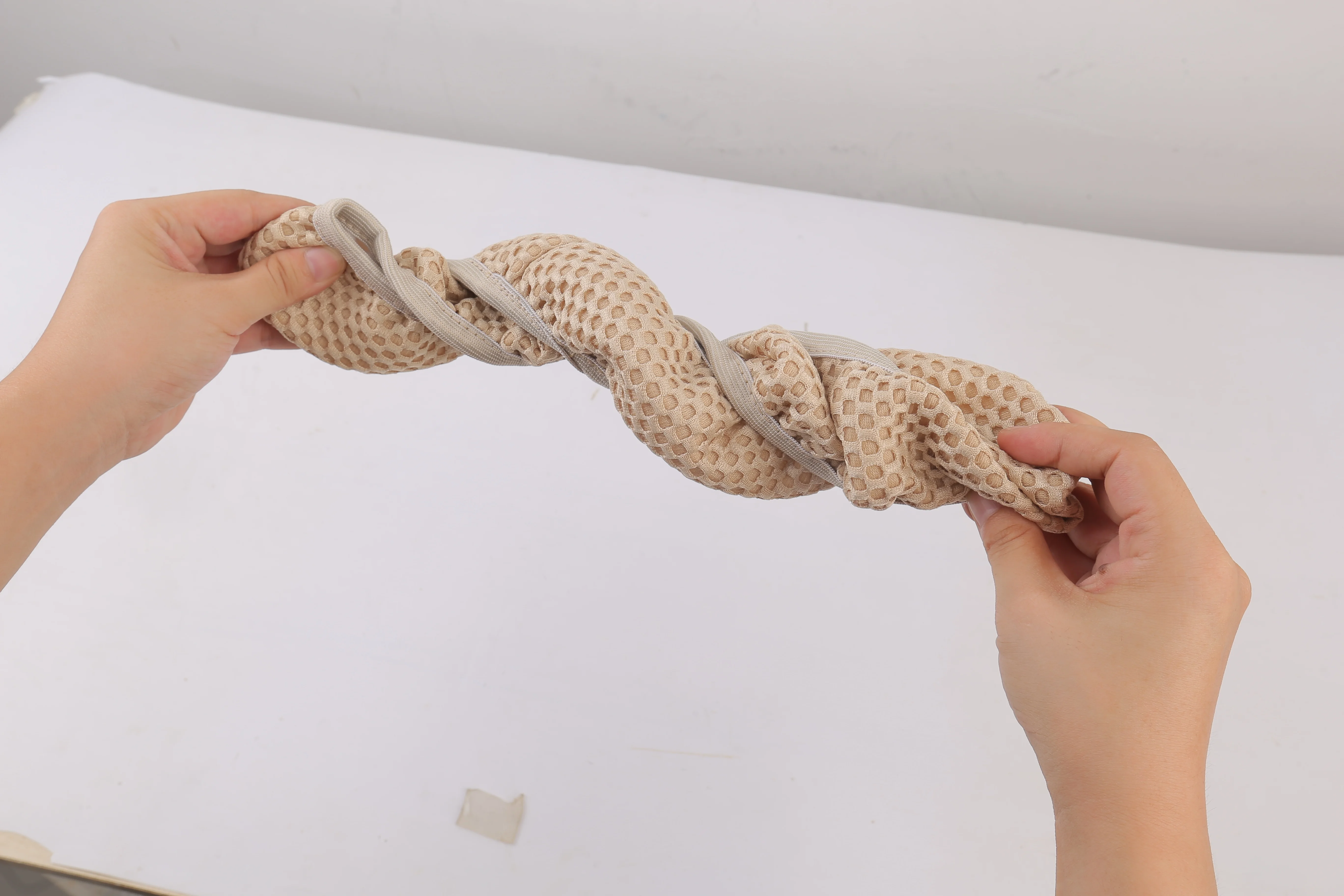 Lenkradbezug mit Stretch-Passform, kein Innenring, einfache Installation, rutschfester Netzgriff, ganzjährig universell für Männer und Frauen, passend für 38 cm – Detail 5