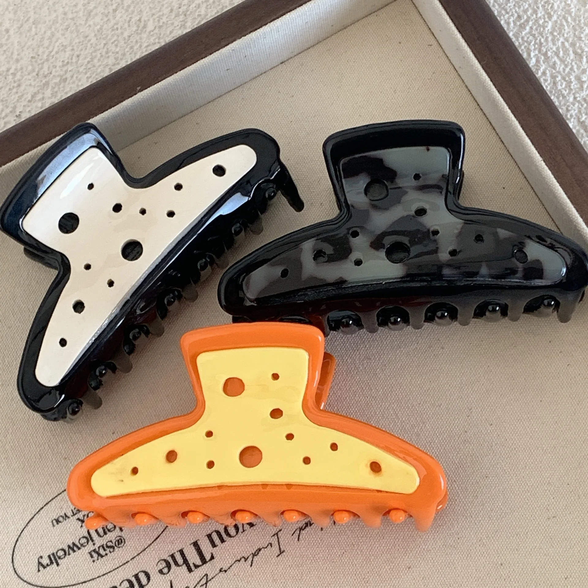 

Fashion Acetate Yellow White Cheese Shape Big Hair Claw Clip For Women Funny Geometric Ponytail Hair Accessories Tool Gifts