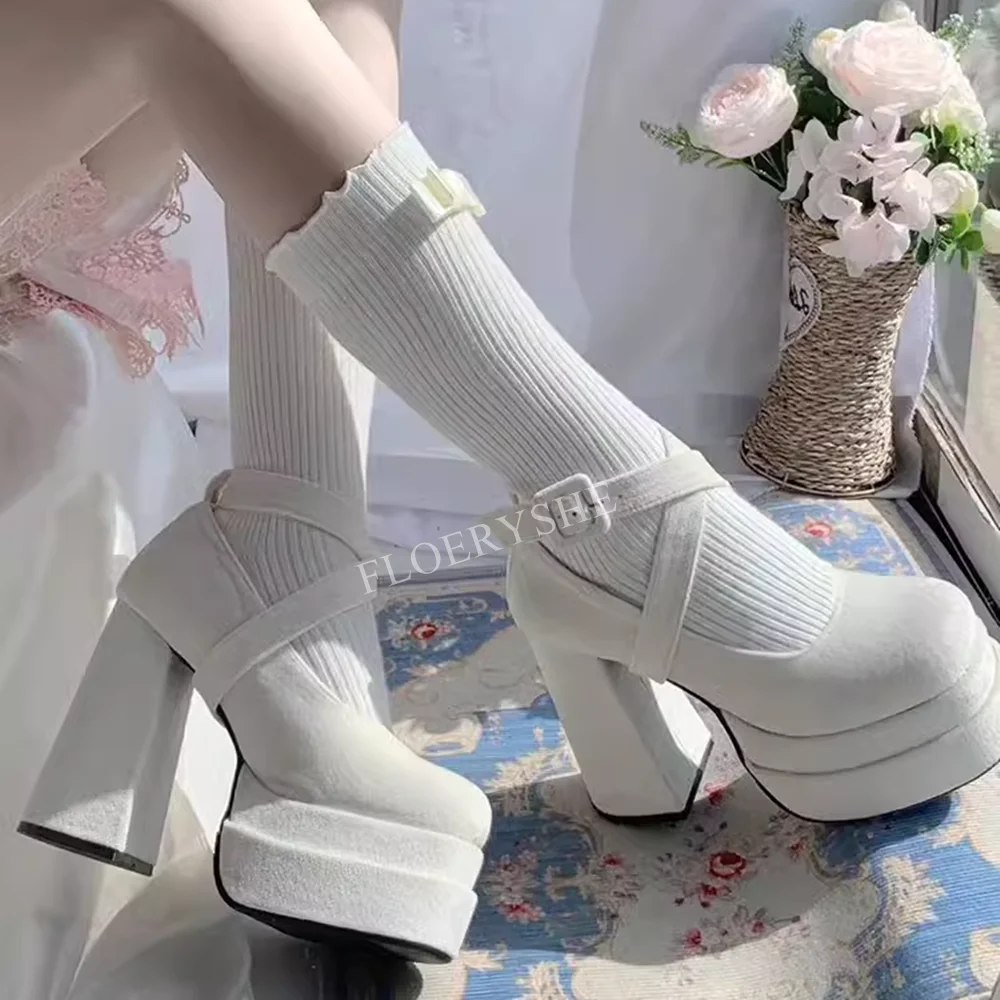 Zapatos de tacón alto y grueso para mujer, calzado de gamuza con plataforma y hebilla blanca, con punta redonda, estilo Retro, a la moda