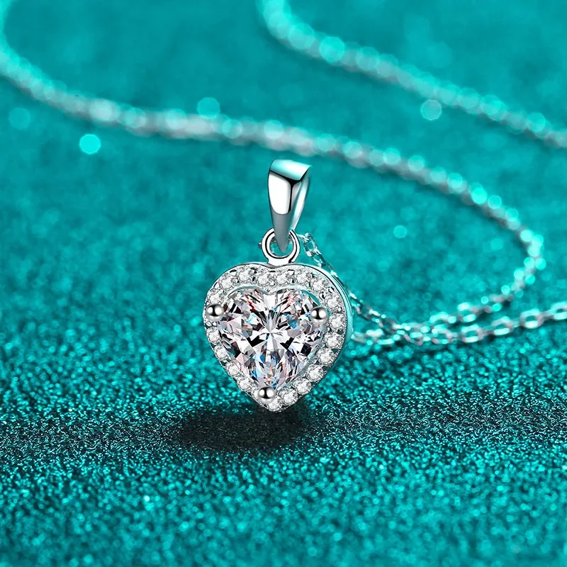 18K gold inlaid with diamonds, 1-carat moissanite heart-shaped necklace, women's collarbone chain, PT950 platinum pendant