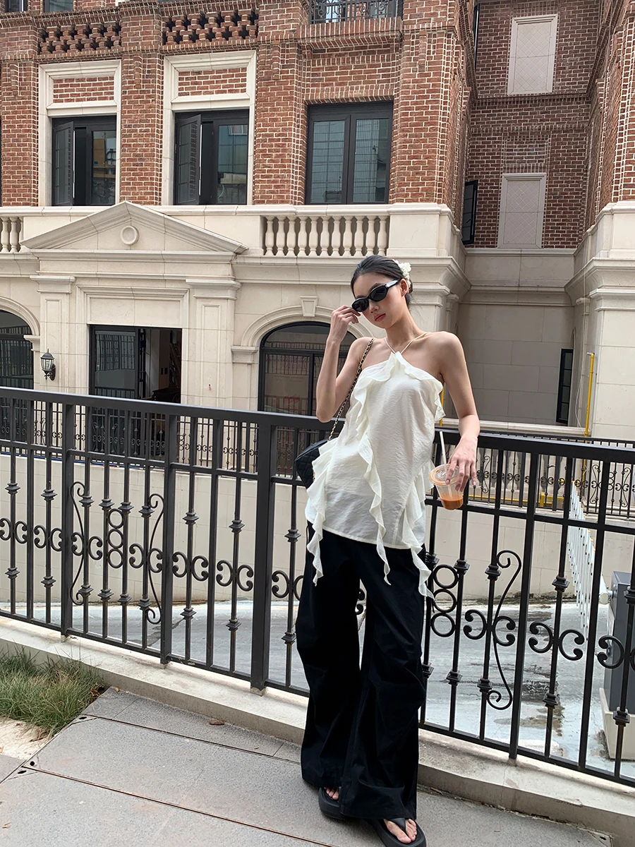 

Red Celebri Studio Women's Strap Vest 2025 New Summer Outdoor Wear Beautiful Ba Slim Design Svel Ne Hanging Top