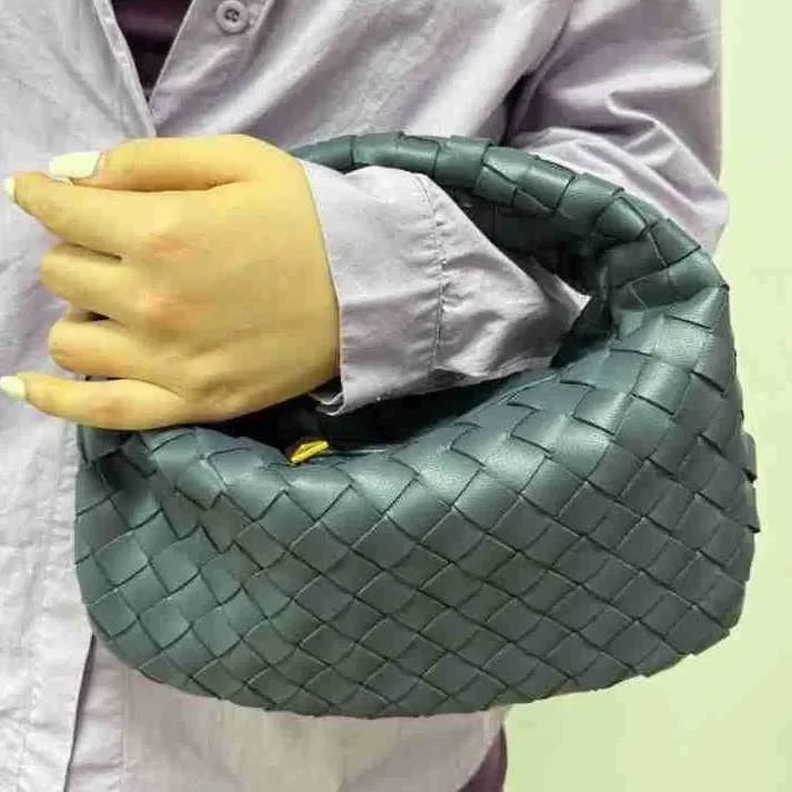 

2025 Woven Handheld Knotted Cloud Soft Leather Wrinkled Dumpling Bag Versatile Women Underarm Tote Bags 250718