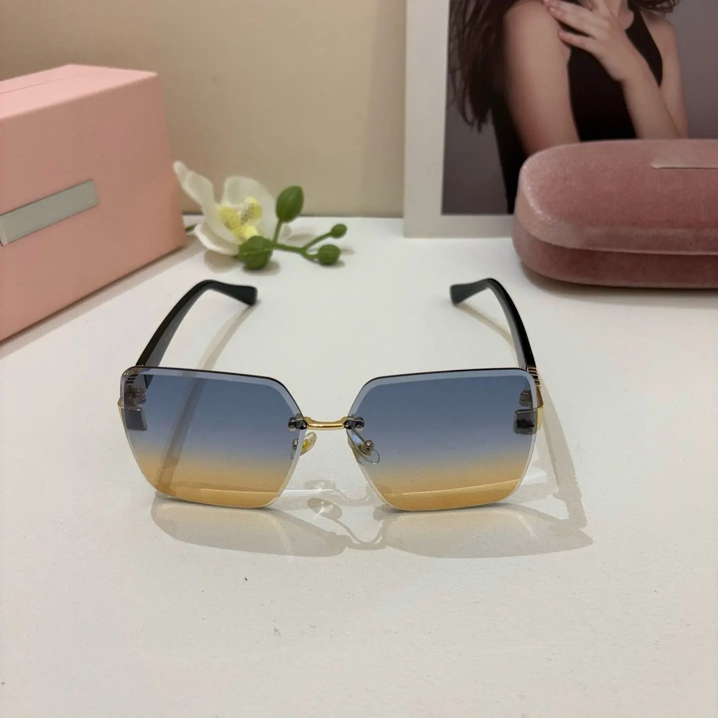 

Unisex Classic Square Frame Fashion Metal Sunglasses