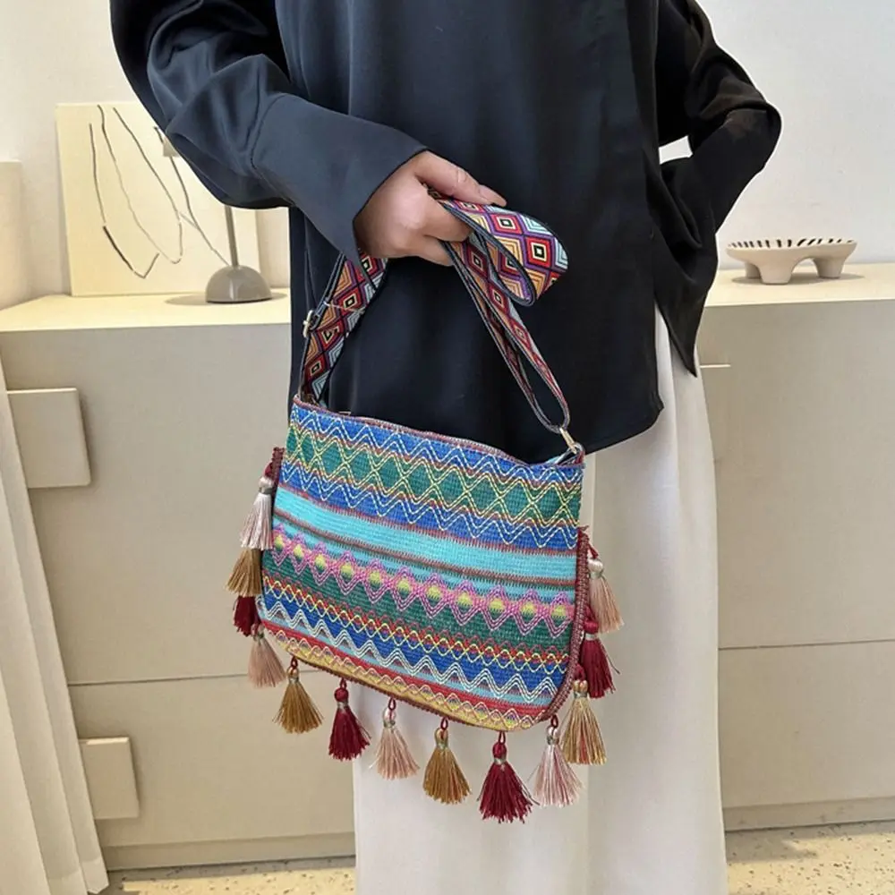 Large Capacity Ethnic Style Crossbody Bags Tassel Woven Bag Fringe Shoulder Bag Messenger Bag Geometric Bohemian Shoulder Bag