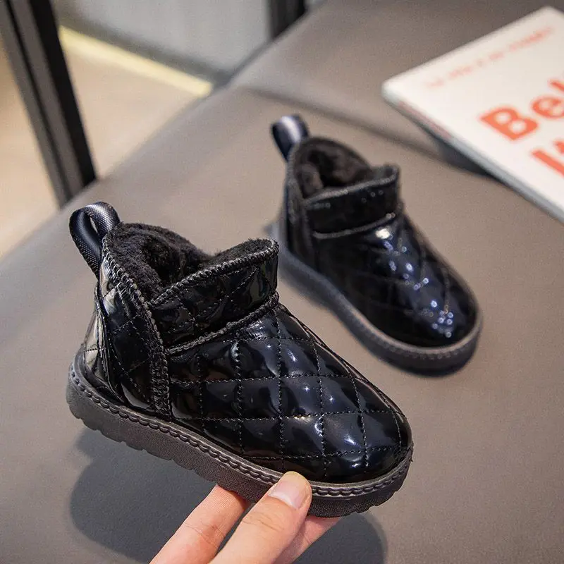 Wodoodporne skórzane śniegowce dziecięce 2026 zimowe ocieplane antypoślizgowe krótkie buty dla dziewczynek ciepłe ocieplane bawełną obuwie zimowe