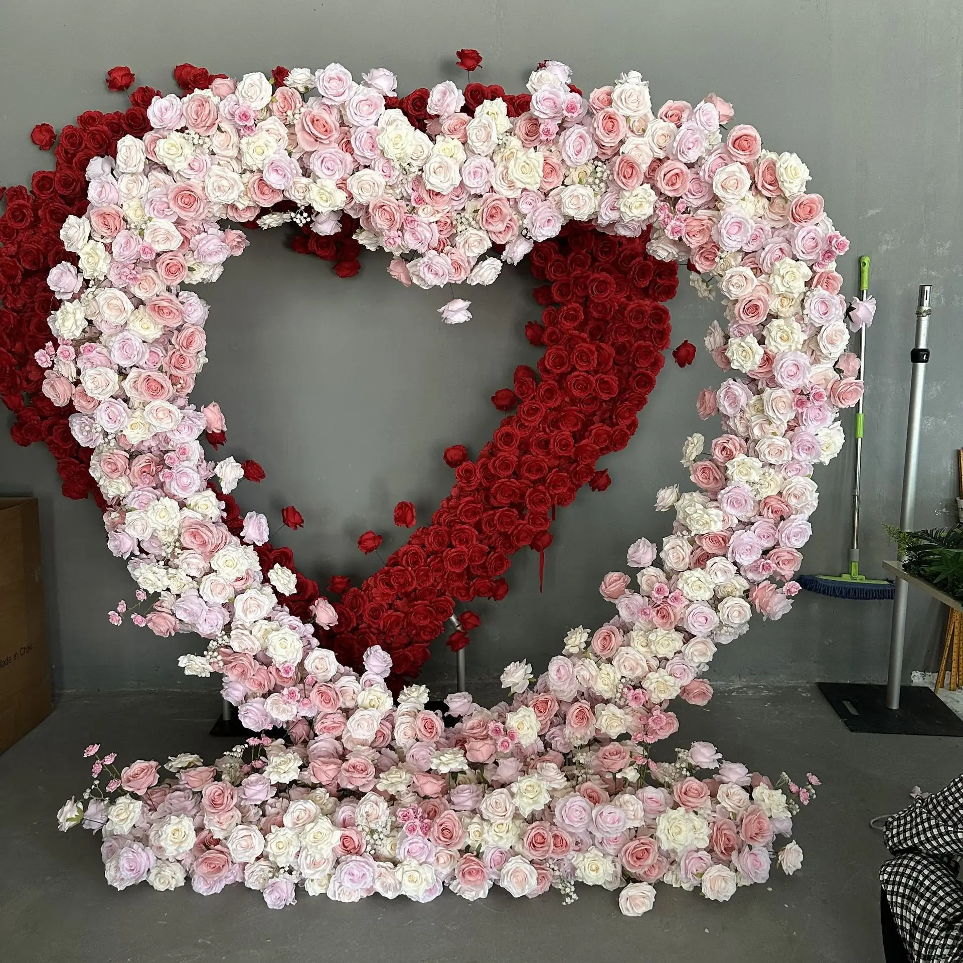 

Luxury 5D pink Floral Arrangement With Heart-Shaped Frame Wedding Backdrop Decor Flower Stand Party Arch Prop Stage Flowers Shel