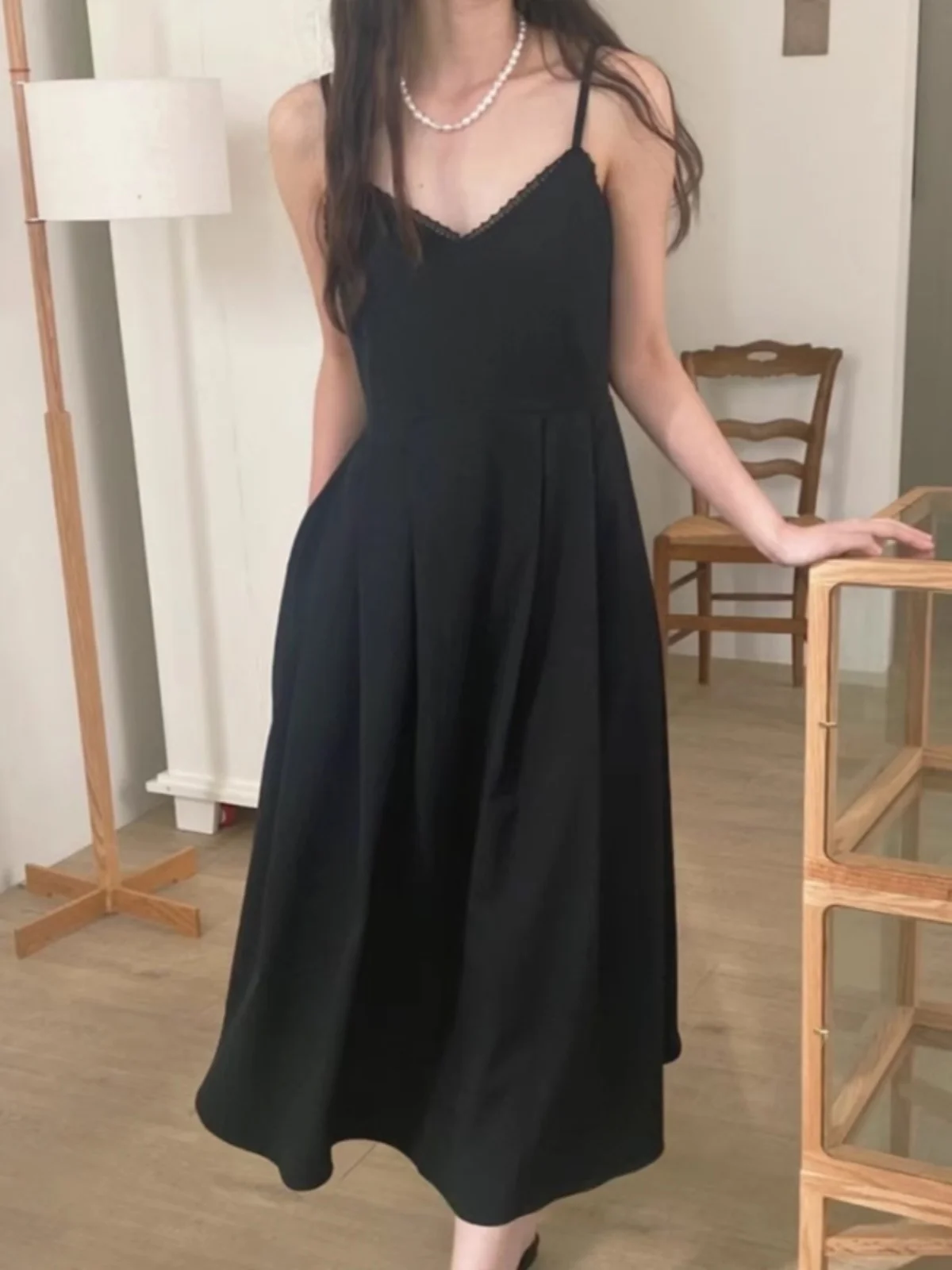 Elegant V-neck Strap Dress Women\'s 2024 New Slimming Long Dress Pure Desire White Dress Commute Korean Style High Waist A-lin...