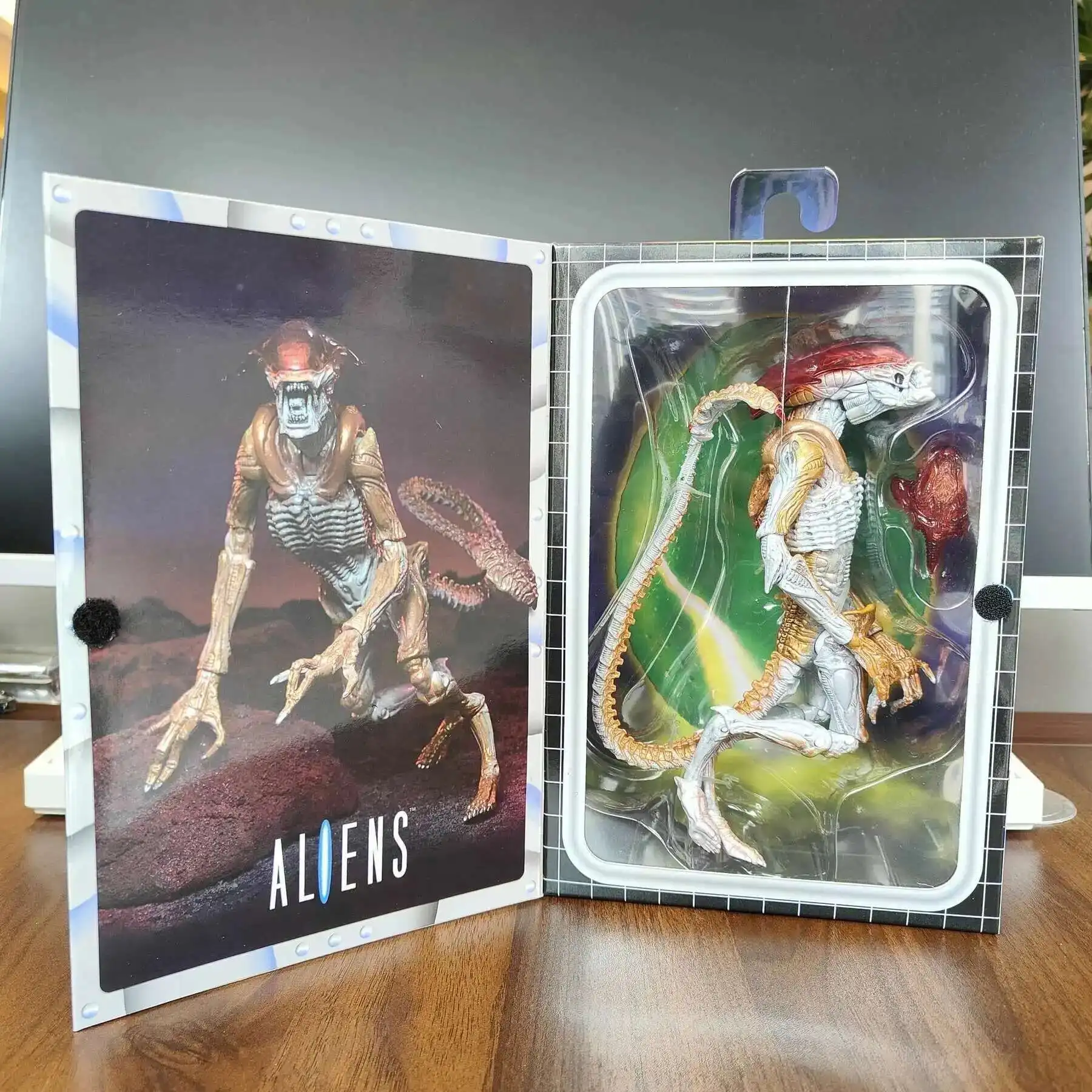 جديد Neca Alien Night Cougar Alien مع عمل الطفيلي كاميكازي المغناطيسي شخصية مخصصة جمع نماذج اللعب