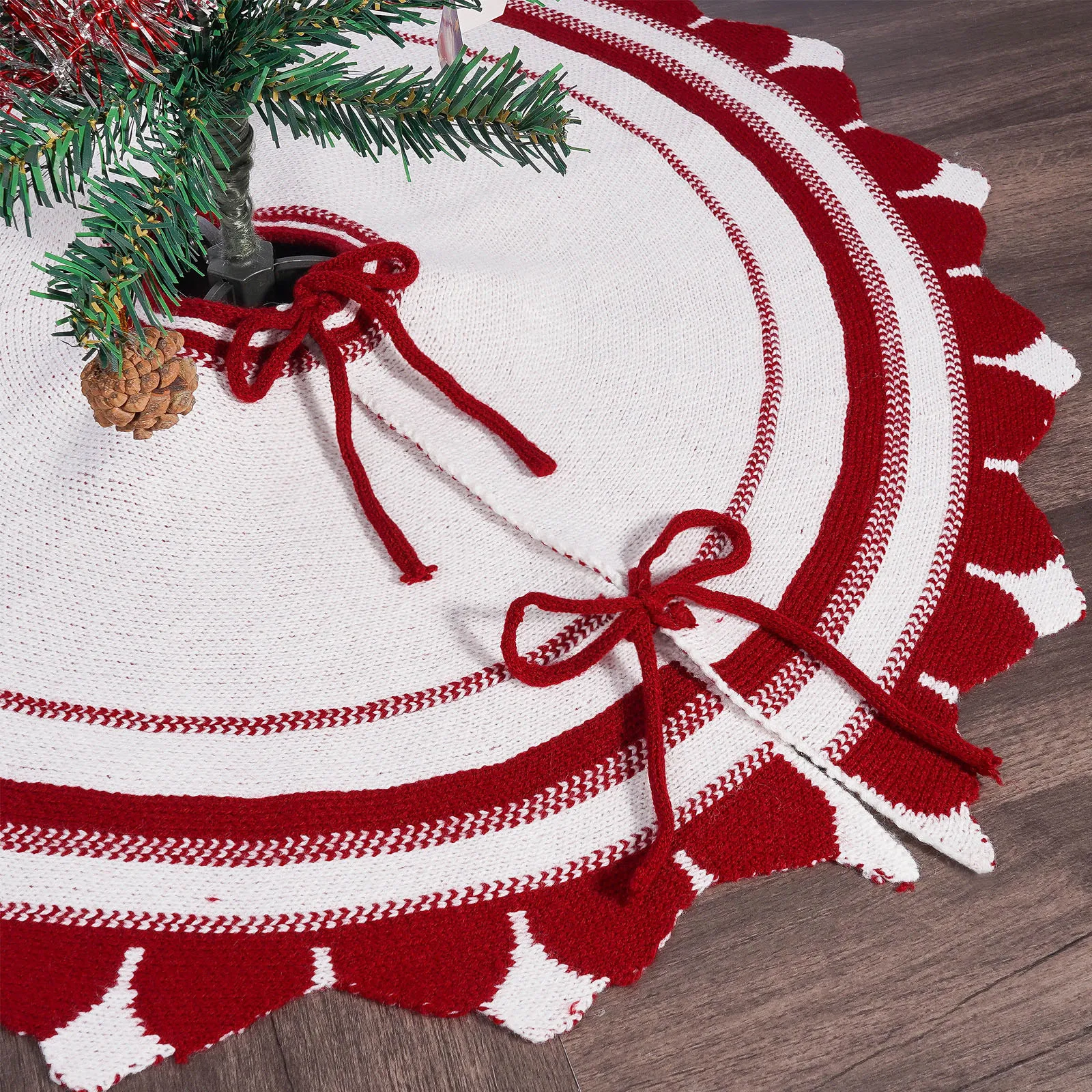 

28 Inches Christmas Tree Skirt Crafts Contrast Color Petal Edge Round Xmas Tree Bottom Decor Mat Festival Party Decor Navidad