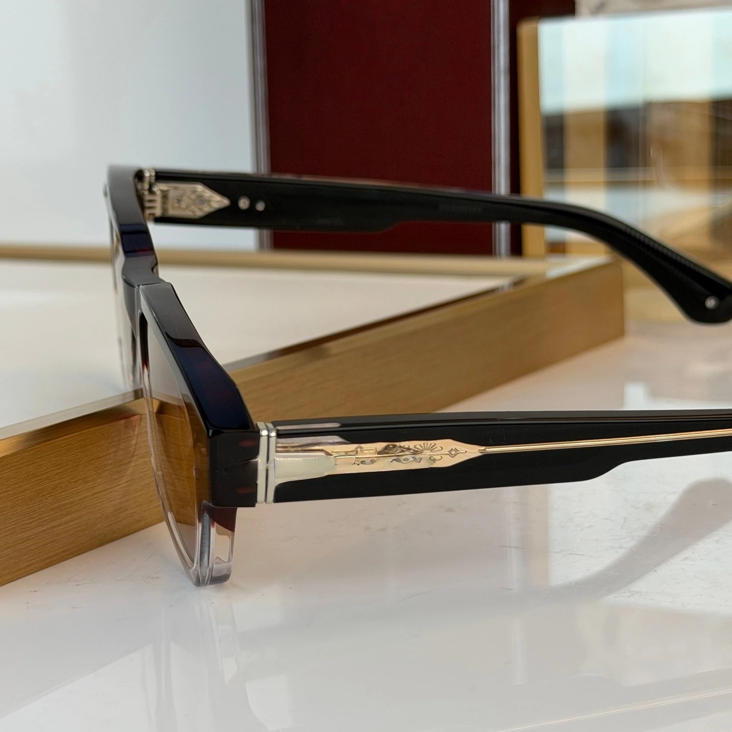 KIRWIN Sunglasses Man Woman,Chunky Gradient Square Frame,Light Brown Lens,Metal Decor Temples,UV400 Trendy Sun Glasses