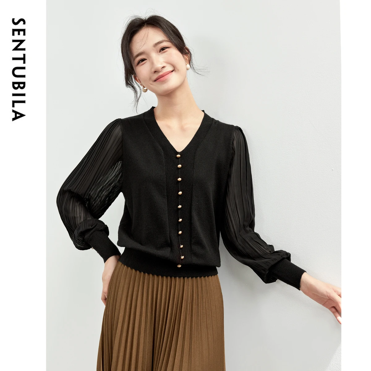 

SENTUBILA Patchwork Knit T-shirt Women 2024 Autumn Elegant V Neck Pleated Long Sleeve Metal Button Pullovers Ladies W43H56950