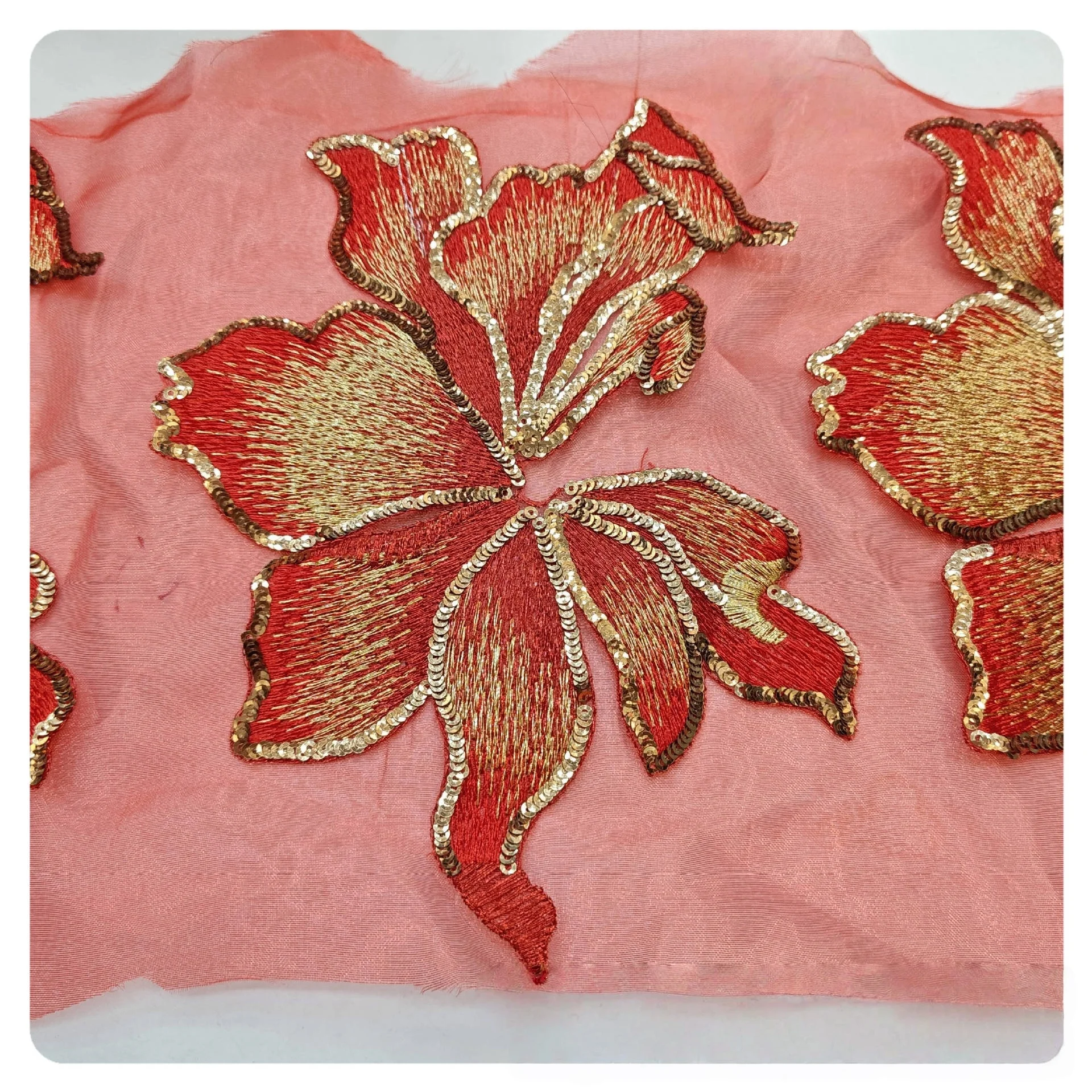 Aplikacja z organzy, haftowana, z naszywką, zdobiona cekinami, w kształcie liścia, do samodzielnego szycia, haftowane dekoracje do uniwersalnego wykończenia rękodzieła.
