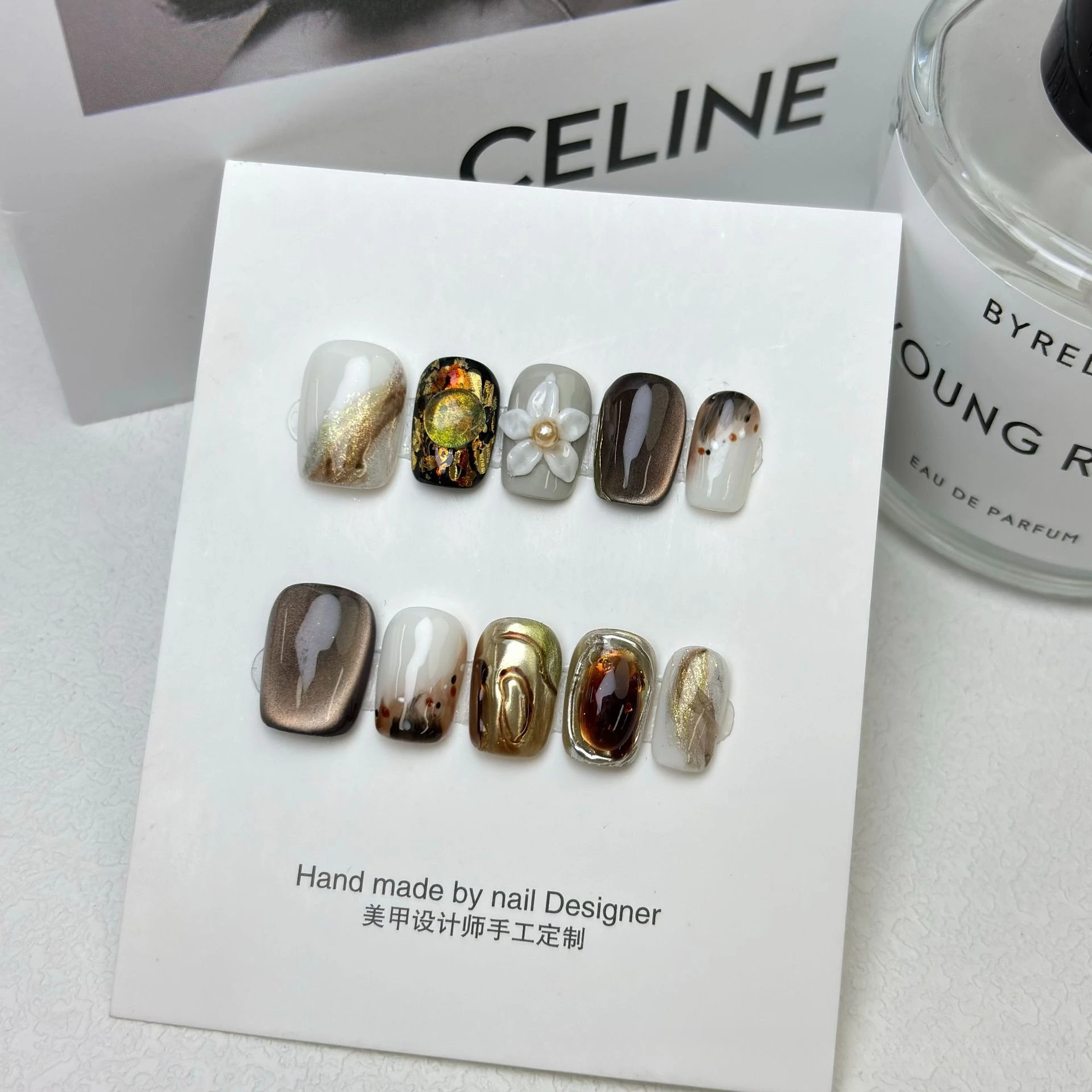 

10 шт., короткие квадратные ногти ручной работы в стиле ретро, 3D накладные ногти с золотым цветком, носимые наклейки для ногтей, накладные ногти, подарок