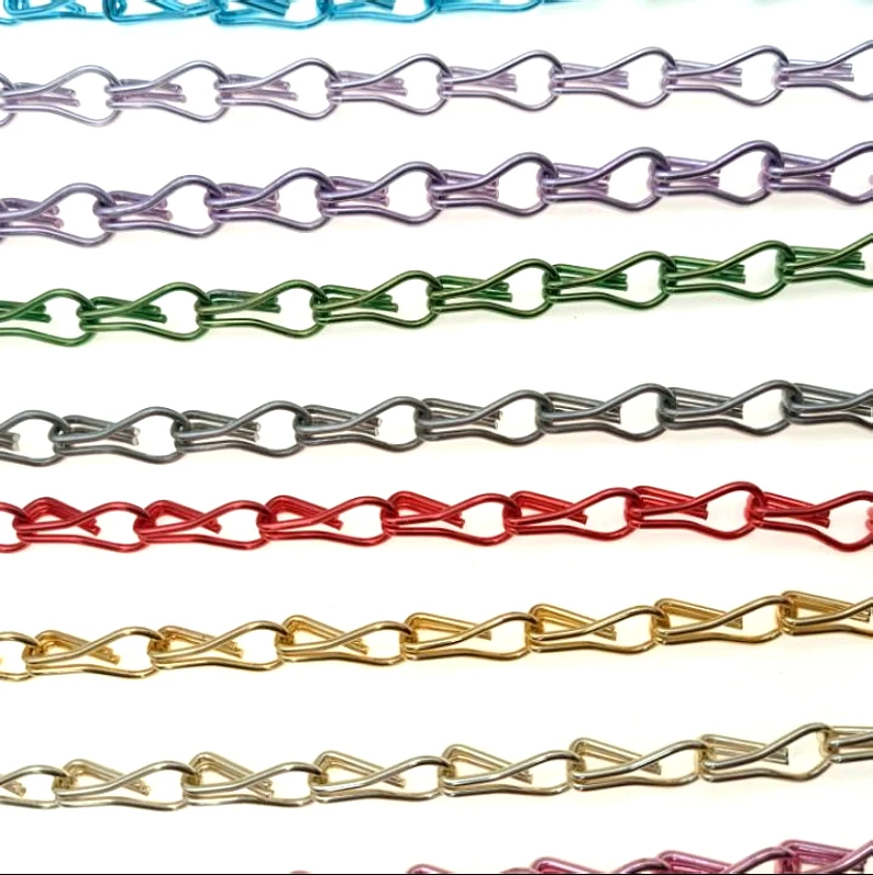 ม่านกันยุงแบบแขวน ทำเองได้ ตกแต่งด้วยตาข่ายลวดอะลูมิเนียมสีทองถักแบบจีบ มีห่วงตาไก่ พร้อมสปริง