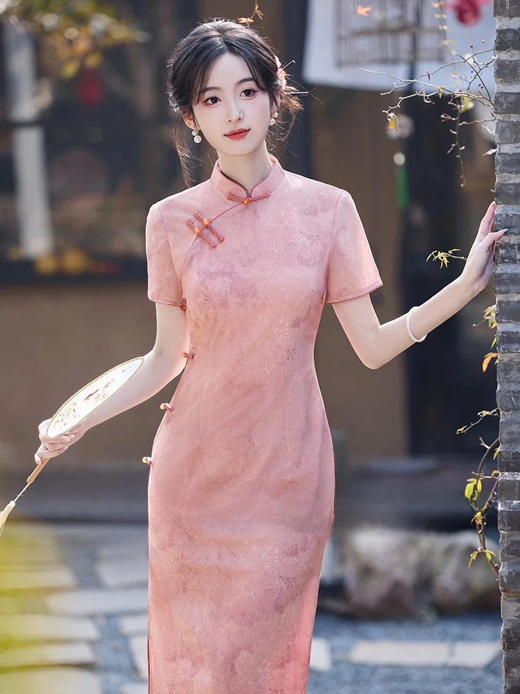 

Новое розовое китайское платье для молодых женщин: элегантное, повседневное, с простым дизайном, коротким рукавом и низким разрезом