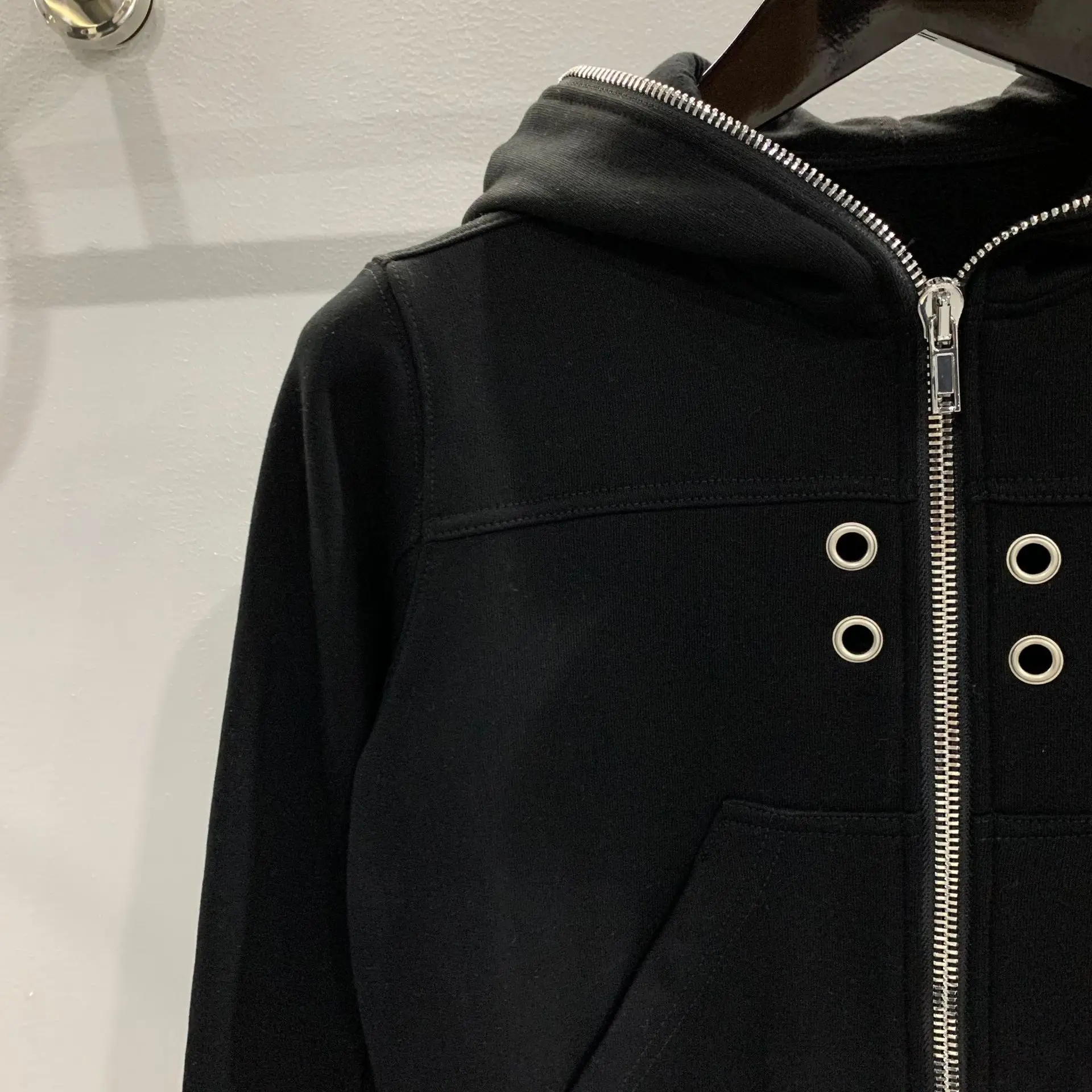 2023 R0 Black Dark Drawstring Hoodie Decorative Perforated Hooded Short Autumn Black Sweater Coat