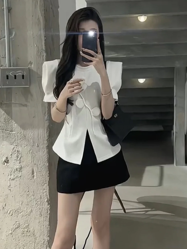 แฟชั่นสามมิติดอกไม้รอบคอสั้นเสื้อยืดผู้หญิง 2025 ฤดูร้อนสีทึบเสื้อยืดเอวอารมณ์เสื้อ