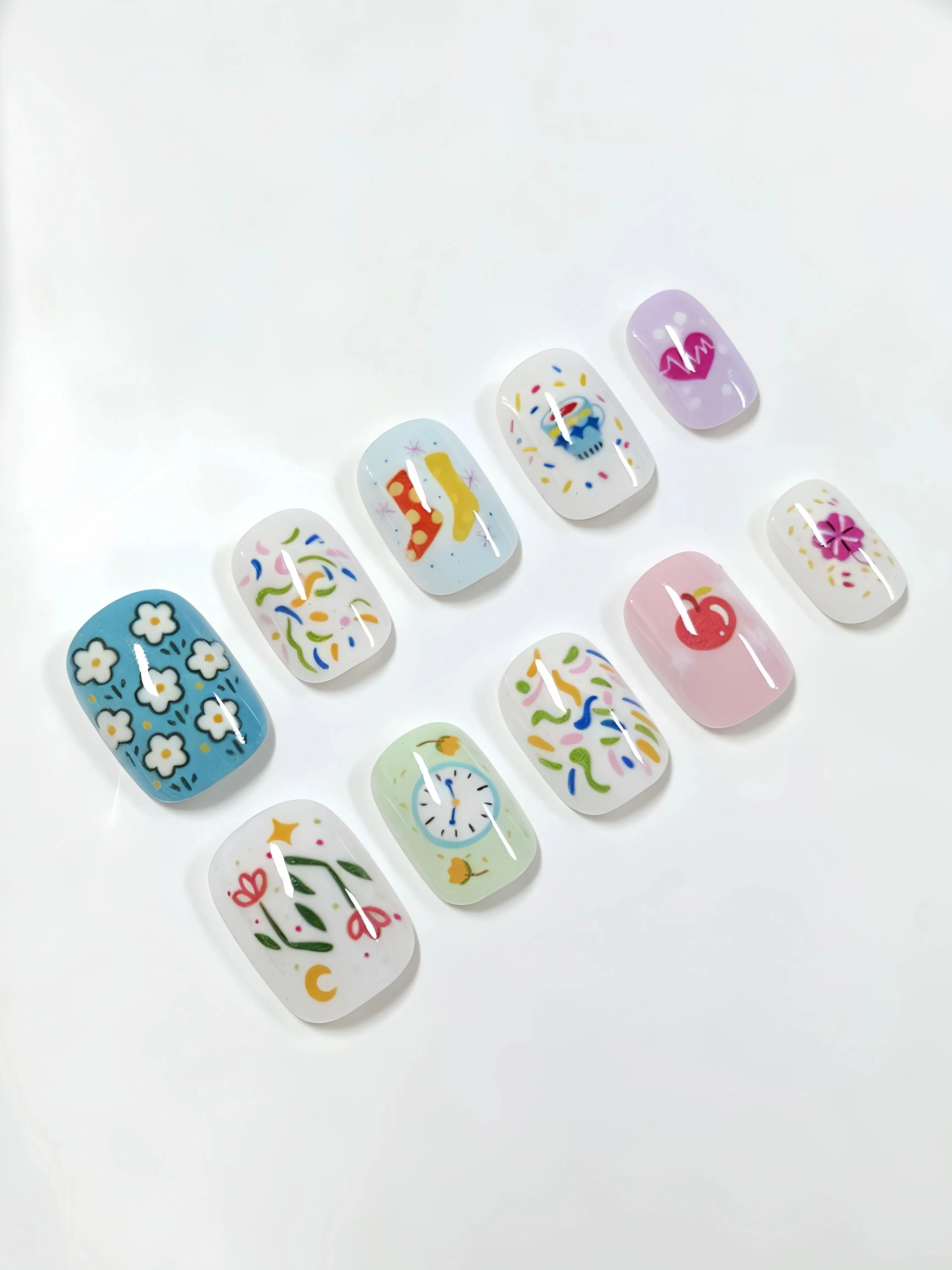 10-Piece Set of Short Square Round Press-On Nails, Retro Clock and Apple Pattern Fake Nails, Colorful Sugar Stick Cartoon Fairy Tale Graffiti Nail Stickers, Playful Little Flower Designs, Suitable for Everyday Campus Wear