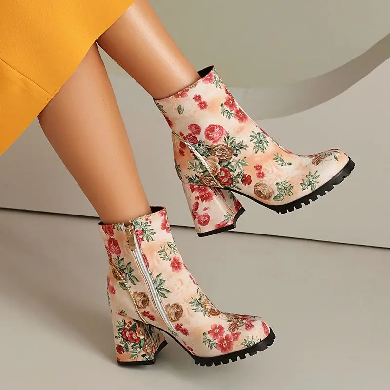 SIMLOVEYO 2025 แฟชั่นรองเท้าข้อเท้าหญิงรอบ Toe รองเท้าส้นสูง 8 ซม.ซิปดอกไม้ผสมสี PLUS ขนาด 45 46 47 48 เดท Bota