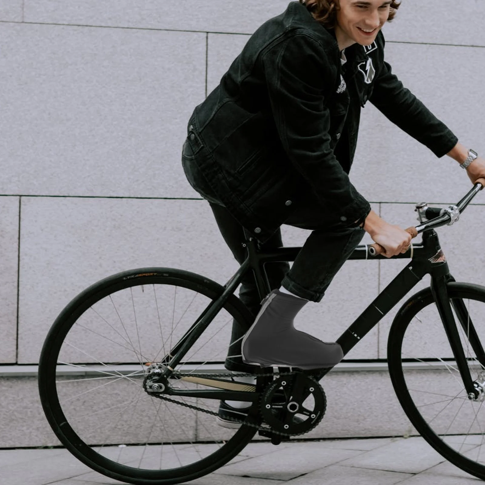 

1 Pair Waterproof Warm Cycling Shoe Covers Windproof Non-Slip Bike Riding Overshoes For Outdoor Sports Men Women Winter Footwear