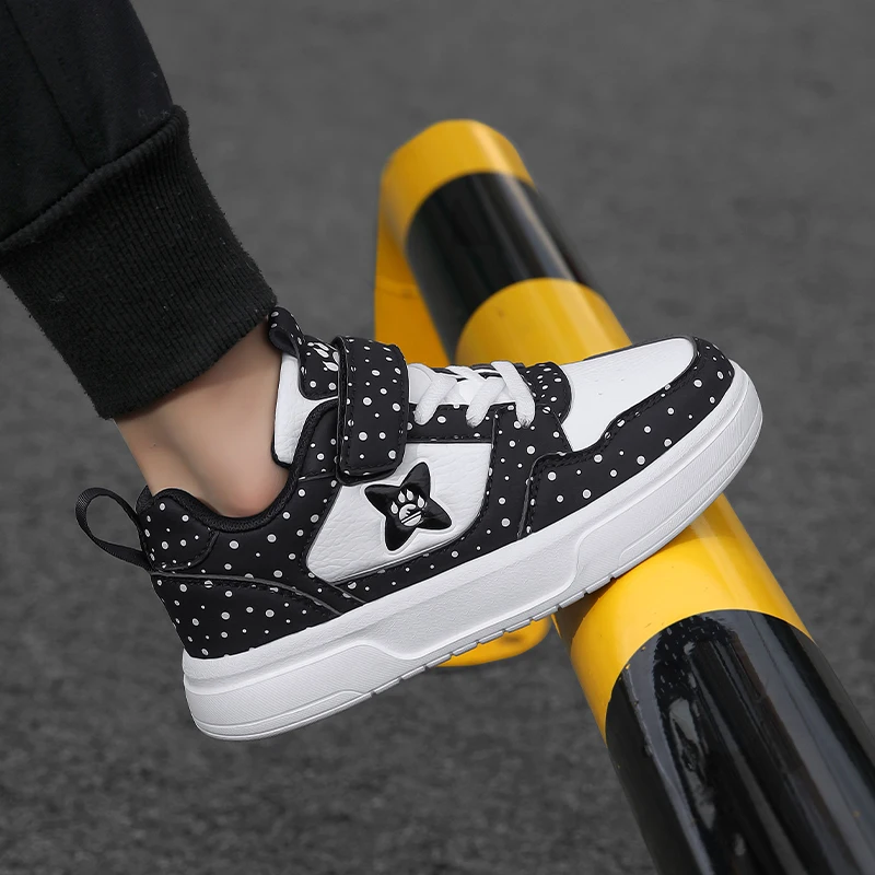 

Boys' shoes 2025 New autumn leather anti-slip board shoes for children, sports shoes for middle and primary school students