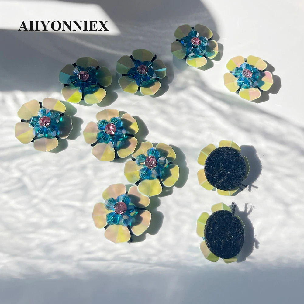 10 pezzi perline fatte a mano 2CM paillettes piccolo fiore Patch abbigliamento decorazione fai da te orecchini accessori