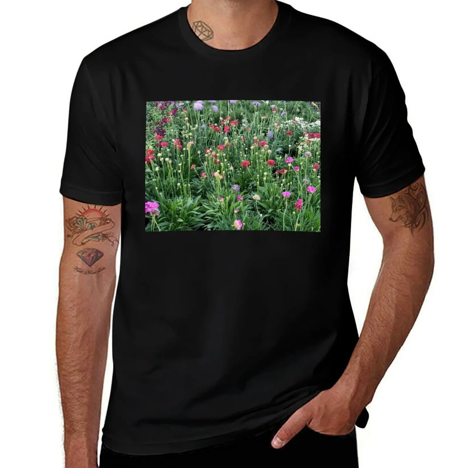 English Wild Flower Meadow in the Green Camiseta deportiva de manga corta de secado rápido