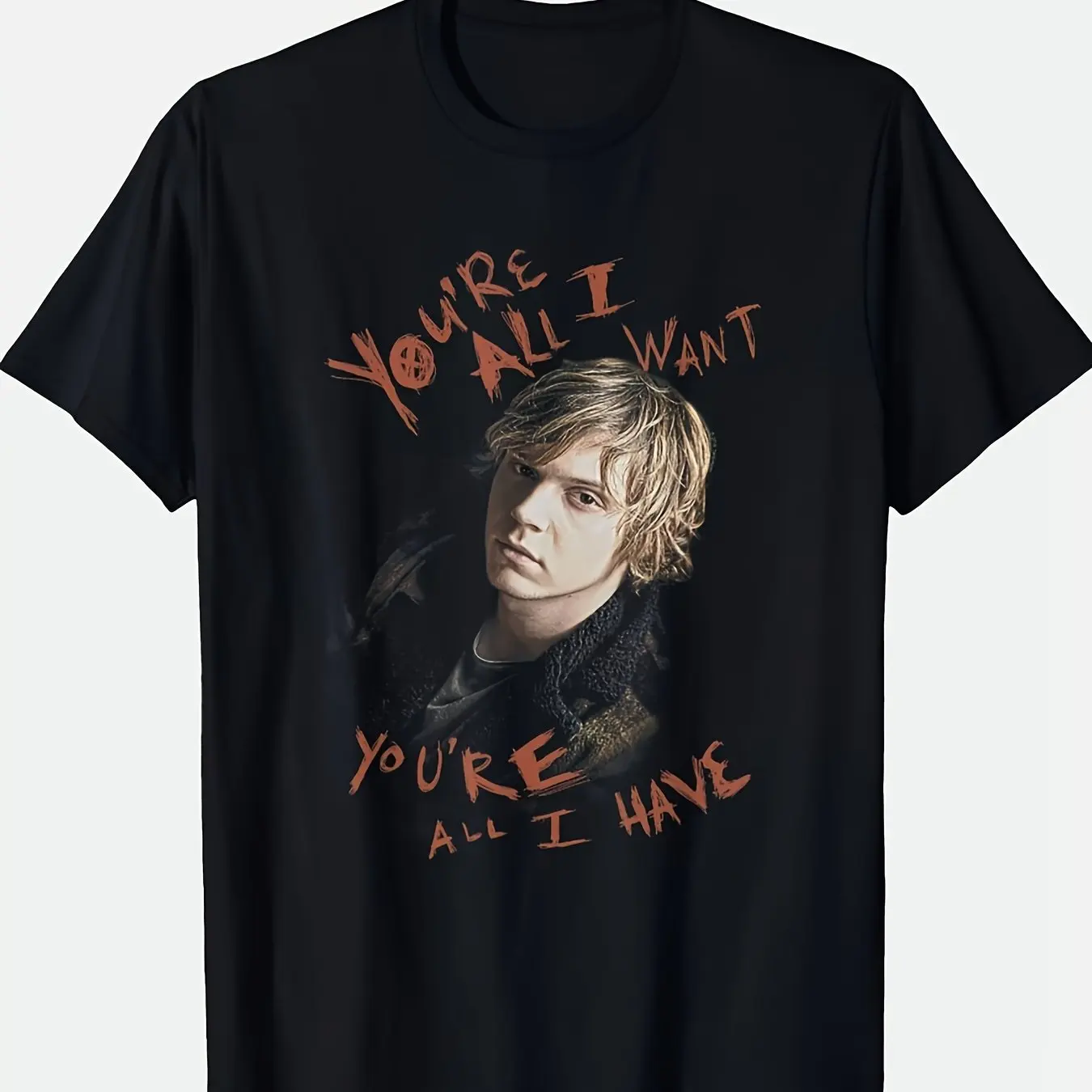 Camiseta Gráfica Masculina American Horror Story Murder House com Estampa 'You're for All I Want' em Preto com Letras Vermelhas e Arte de Personagem