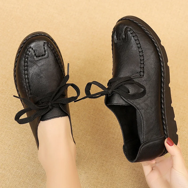 Sepatu kulit wanita, sneaker pantofel Slip on kasual hitam Moccasins nyaman datar