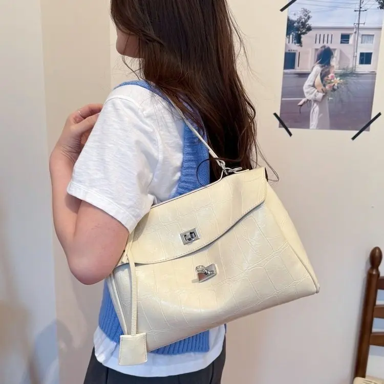 

Fashionable Classic Minimalist Diaper Bag Women's Large Capacity Designer Tote Luxury Elegant Vintage Stylish Commuter Shoulder