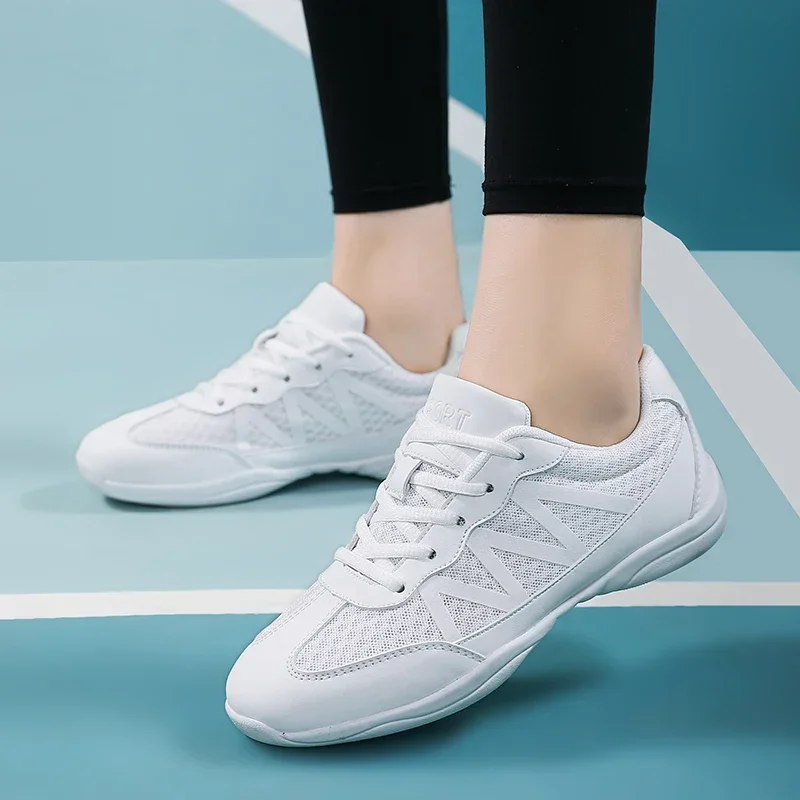 Zapatillas de gimnasia transpirables de tejido ligero, blancas, para mujeres, zapatillas de baile para animadoras, zapatillas deportivas para estudiantes, zapatillas de entrenamiento para animadoras, para niñas y niños.