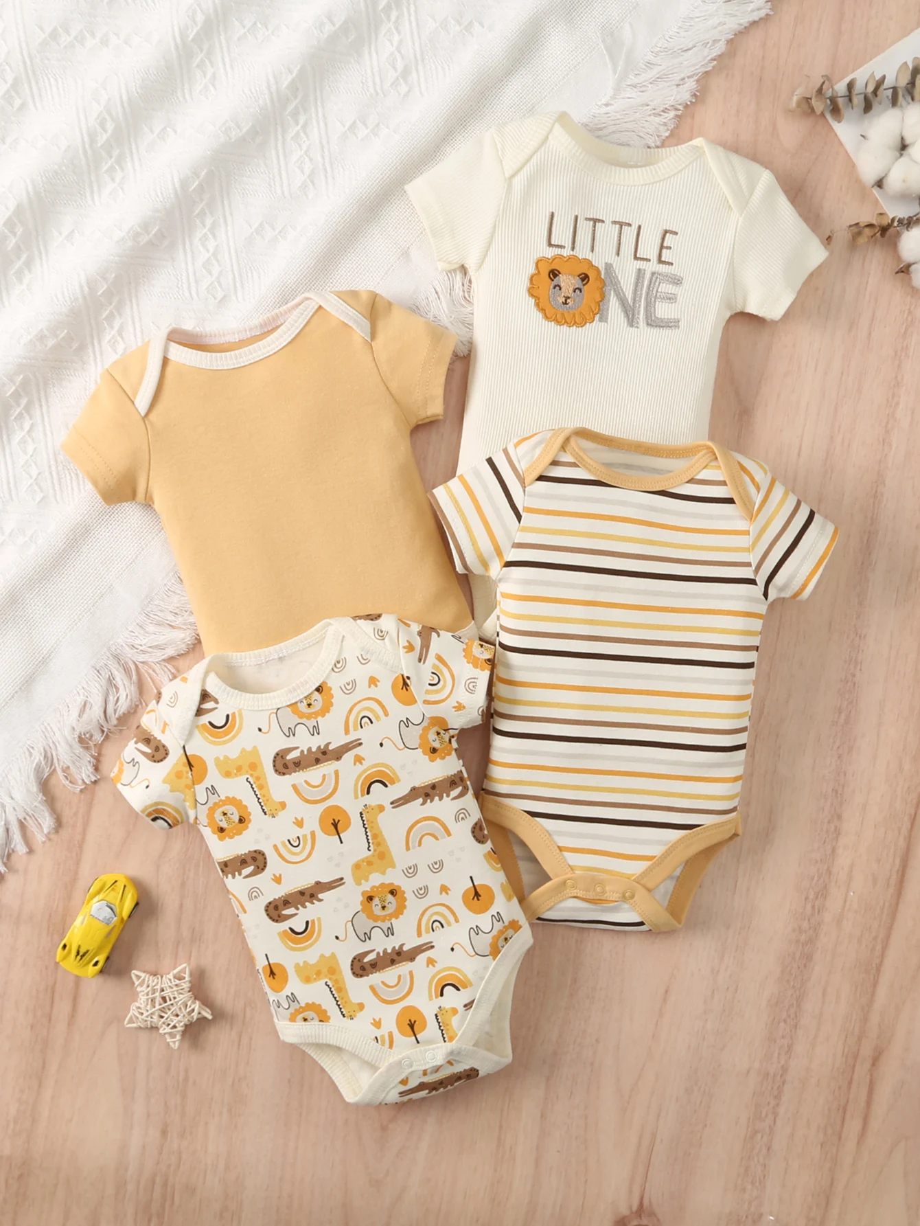 [4-piece set] Baby triangle onesie fun lion short-sleeved clothing climbing suit