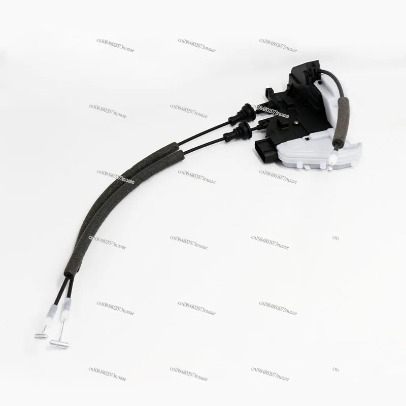 

813202 W010 Suitable for Hyundai Santa Fe 12-16 Right Front Door Lock Actuator