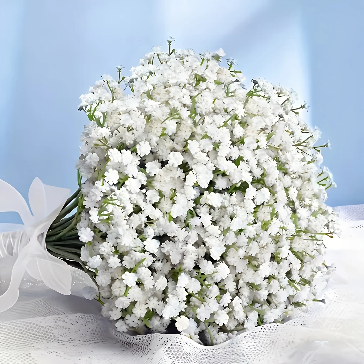 24 Bündel - 720 künstliche Blumen für den Valentinstag und Hochzeiten, weiße Sträuße mit realistischem künstlichem Schleierkraut, Dekorationsblumen für Feiertage, geeignet für Jubiläen, Hochzeiten, Verlobungen, Hotels, Gärten, St. Patrick's Day, Muttertag, Thanksgiving, Valentinstag und Juni-Tag-Dekorationen, ideal für die Innen- und Außenverkleidung von Häusern. – Detail 4