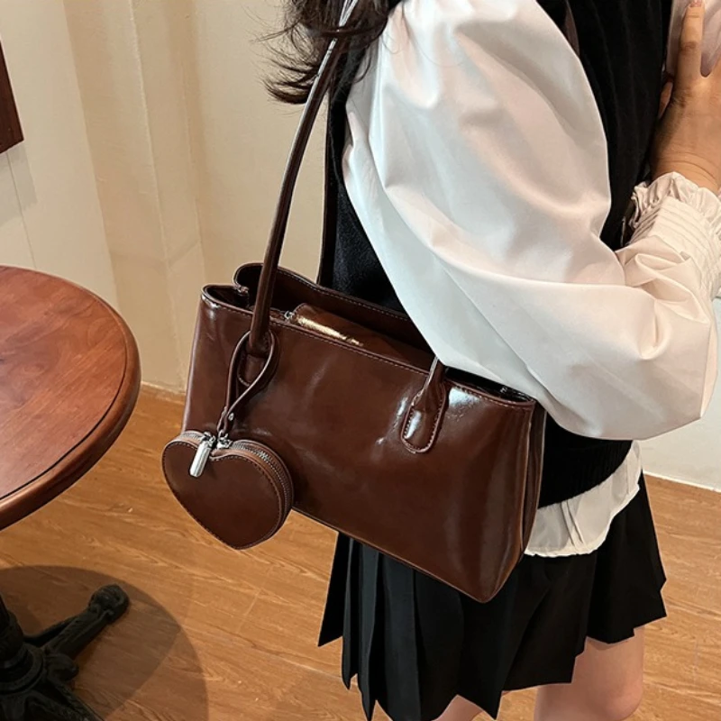Vintage Glossy Leather Large Capacity Tote Bag with Detachable Heart Shaped Wallets Commuter Underarm Bag Women Shoulder Purse
